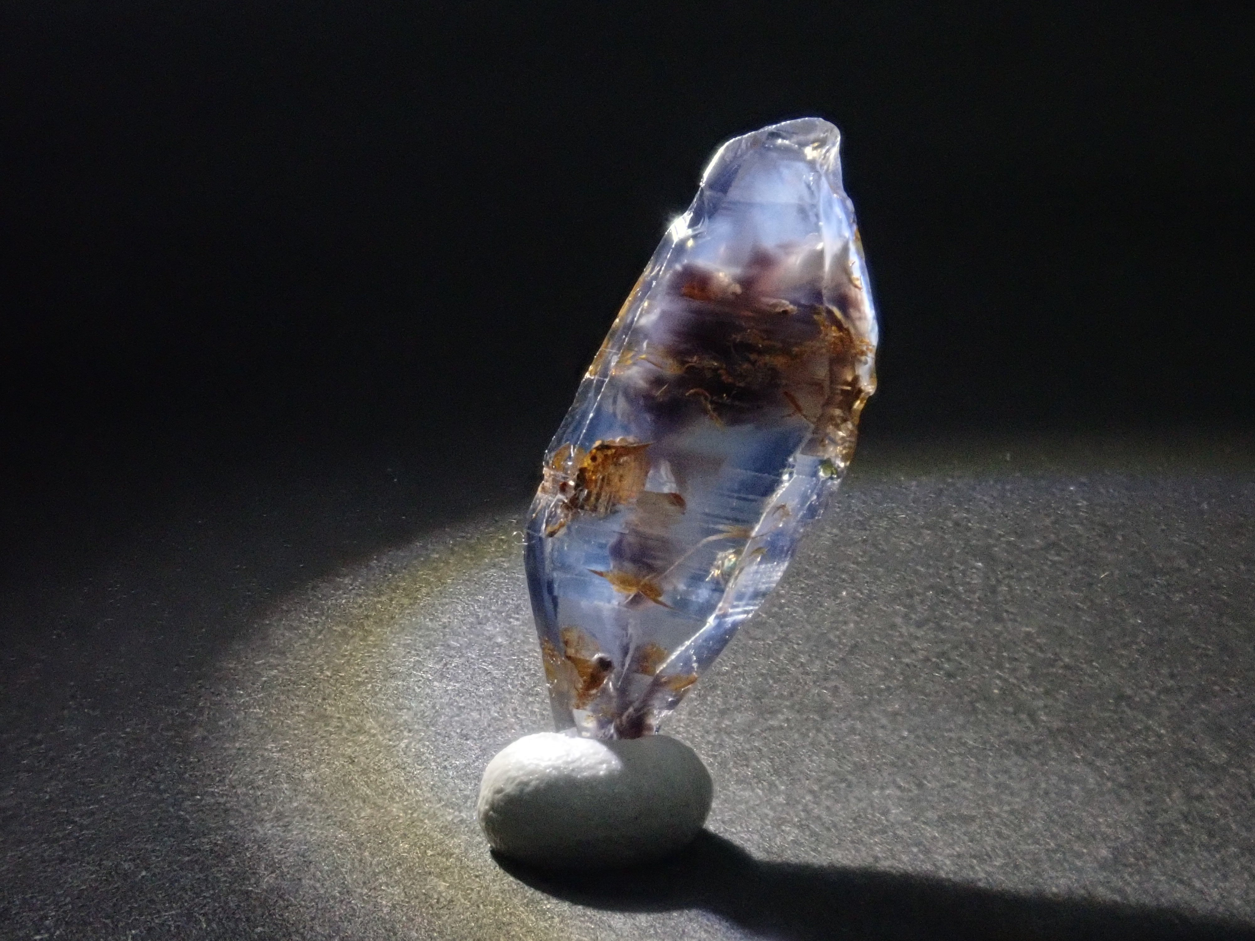 スリランカ産グラスボディ(サファイアクリスタル) 4.150ct原石