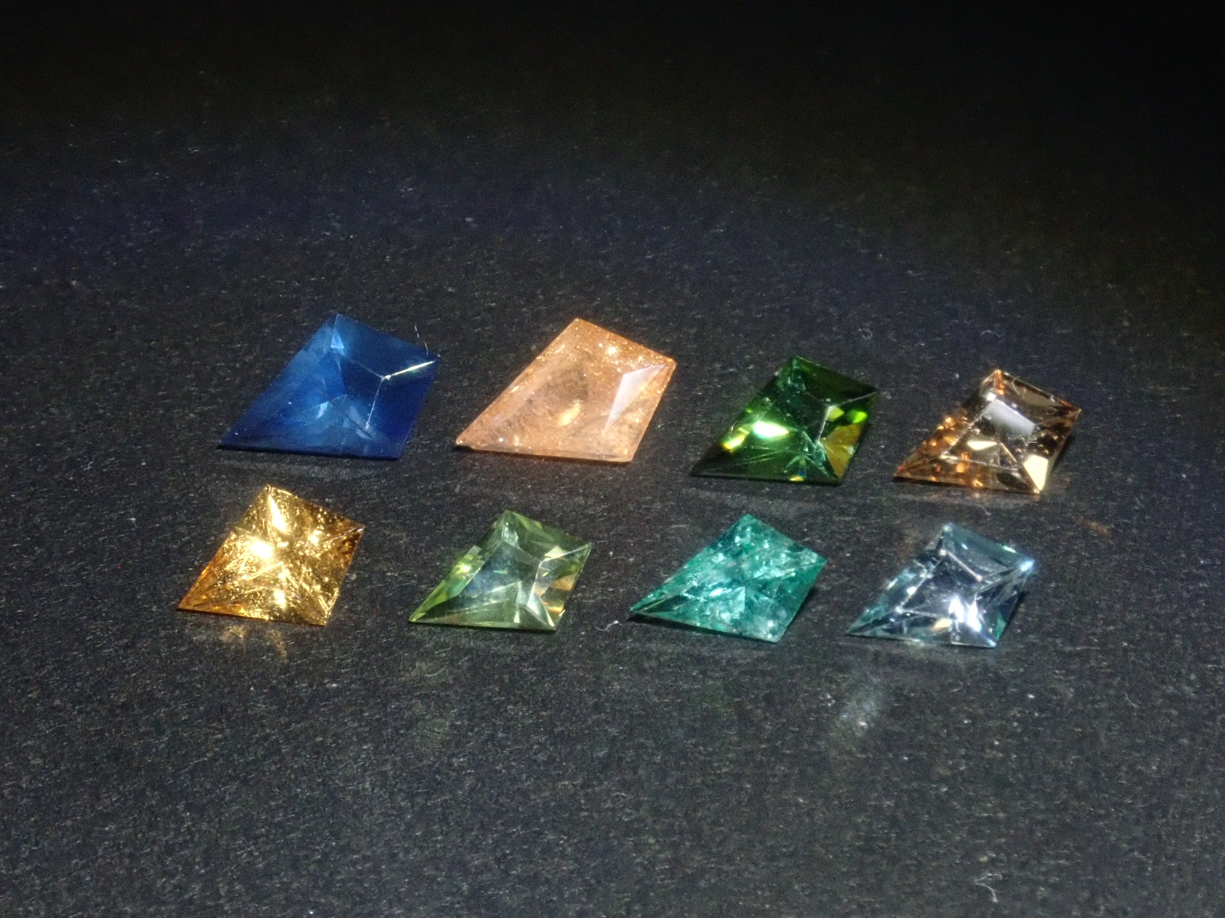 【9/6 22時販売】《限定8石》カイトカット1石ルース(イリュージョンサンストーン,サファイア,エメラルド,スペサルティンガーネットなど)《複数購入割引有》