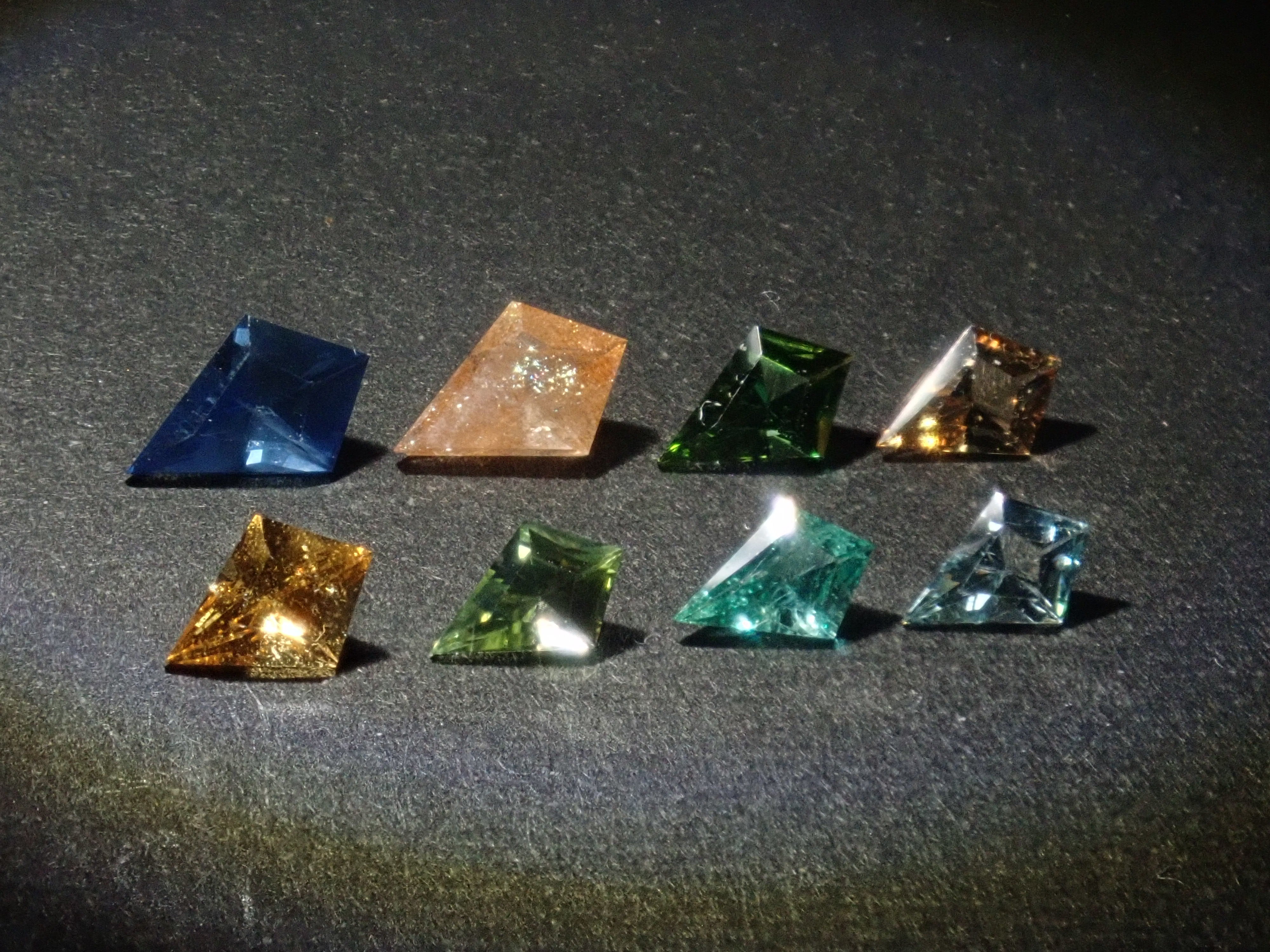 【9/6 22時販売】《限定8石》カイトカット1石ルース(イリュージョンサンストーン,サファイア,エメラルド,スペサルティンガーネットなど)《複数購入割引有》