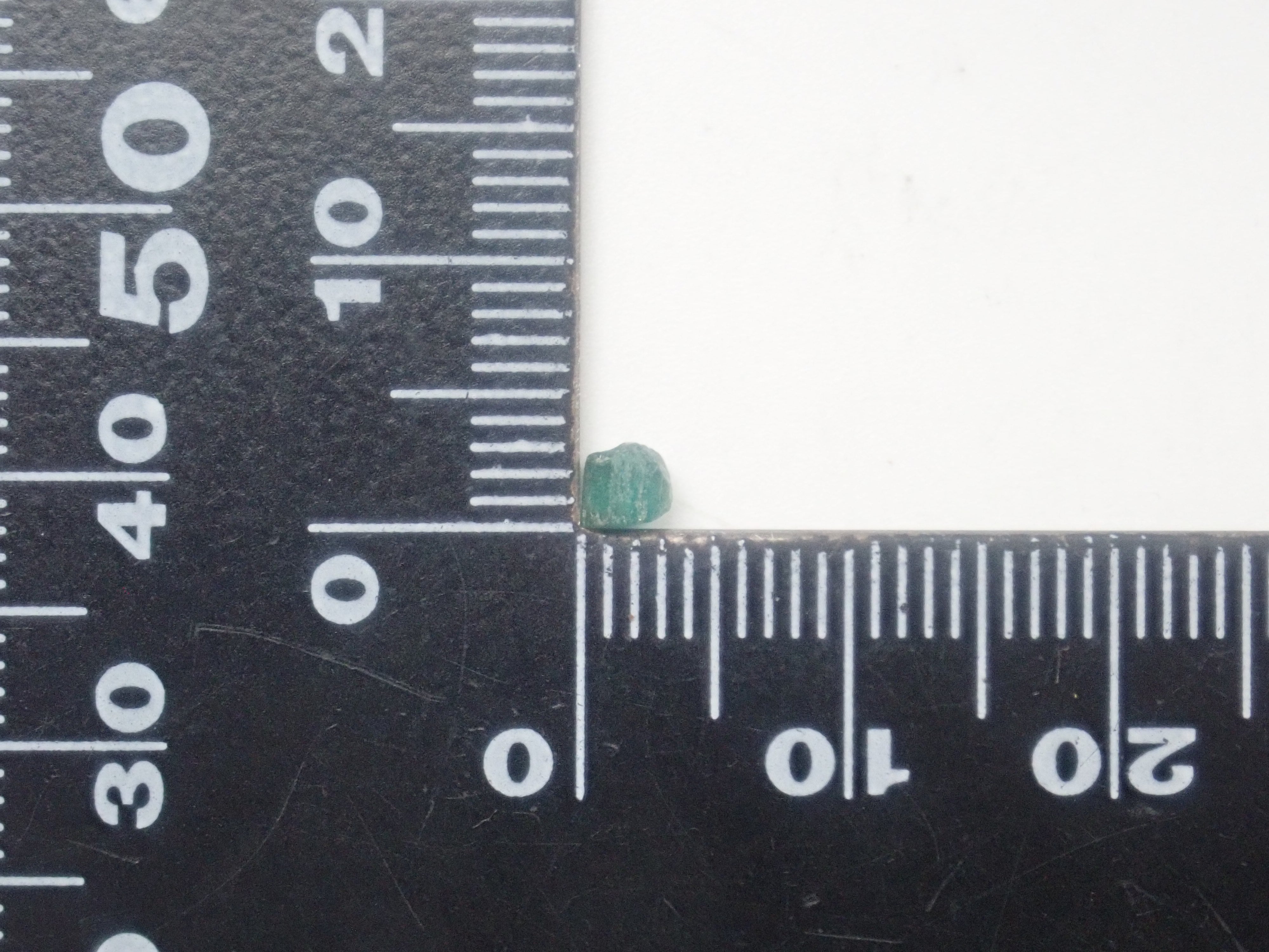 【2月2日晚間10點開始販售】【限量10顆】帕拉伊巴碧璽和角晶石原石扭蛋【多買有優惠】