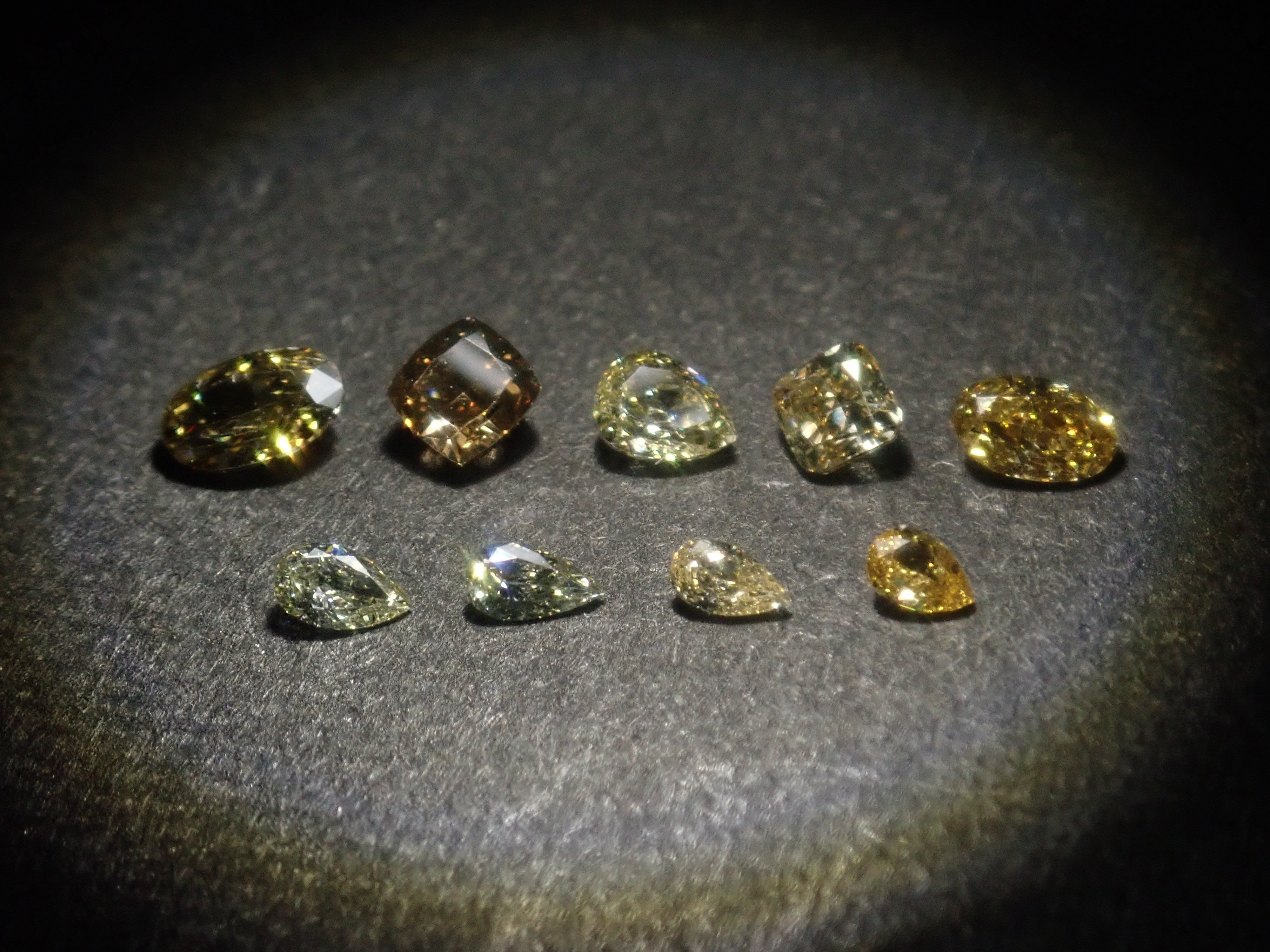 【3/1 22時販売】《限定10石》蛍光ダイヤモンドガチャ💎通常35,800円の3.2mmカメレオンダイヤなど含むガチャ(VS-SIクラス相当)《複数購入割引有》