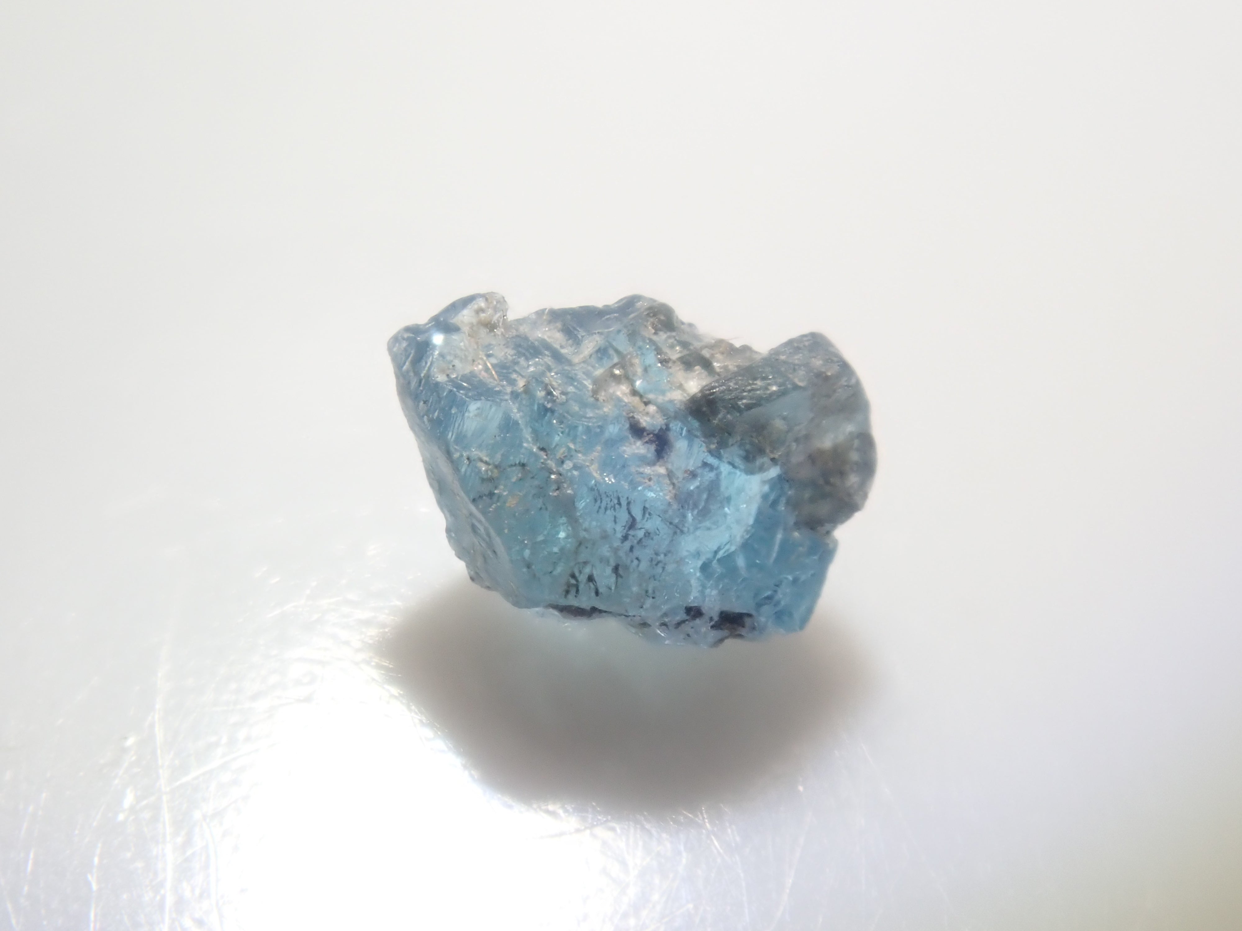 【2月2日晚間10點開始販售】【限量10顆】帕拉伊巴碧璽和角晶石原石扭蛋【多買有優惠】