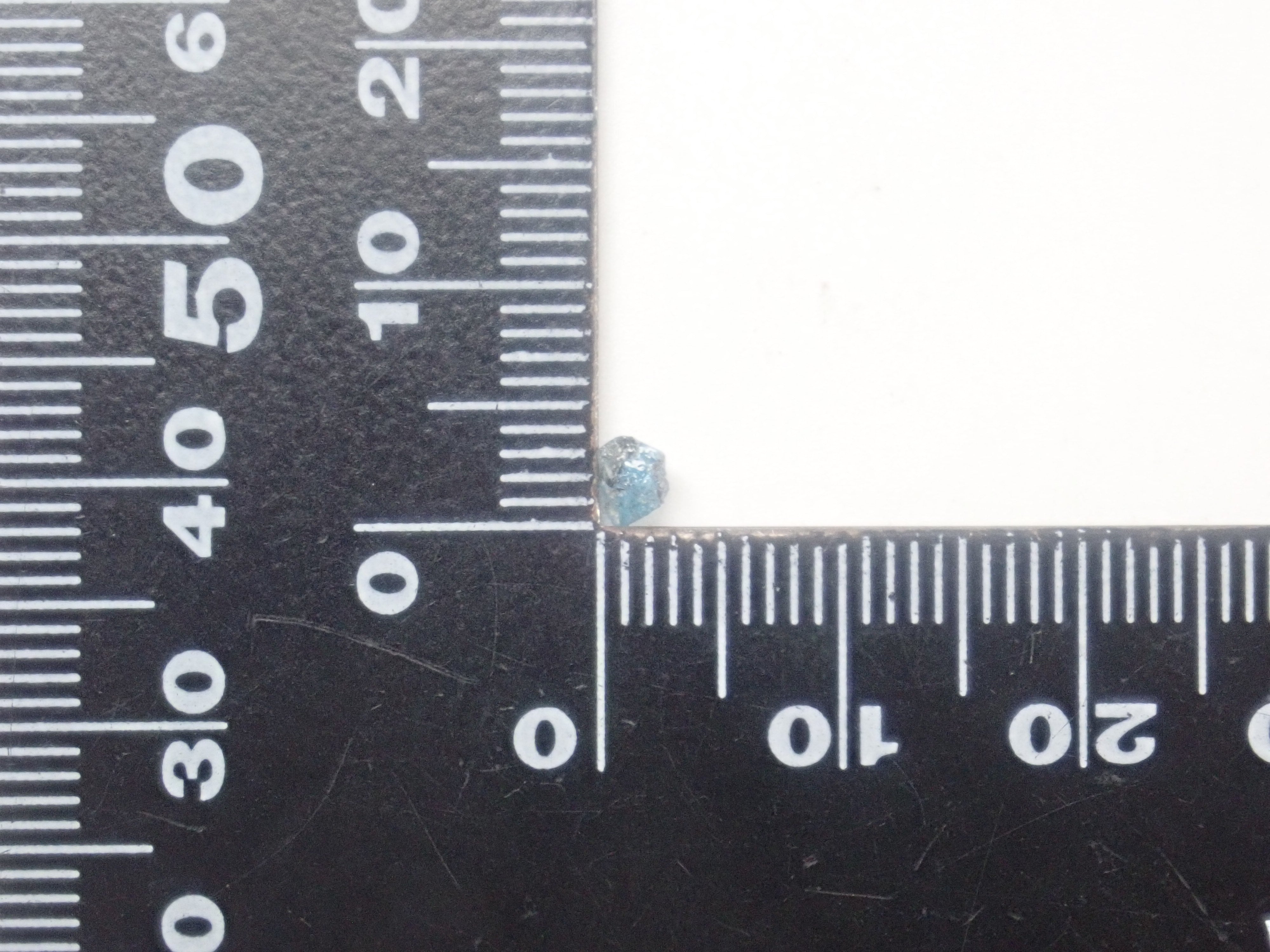 【2月2日晚間10點開始販售】【限量10顆】帕拉伊巴碧璽和角晶石原石扭蛋【多買有優惠】