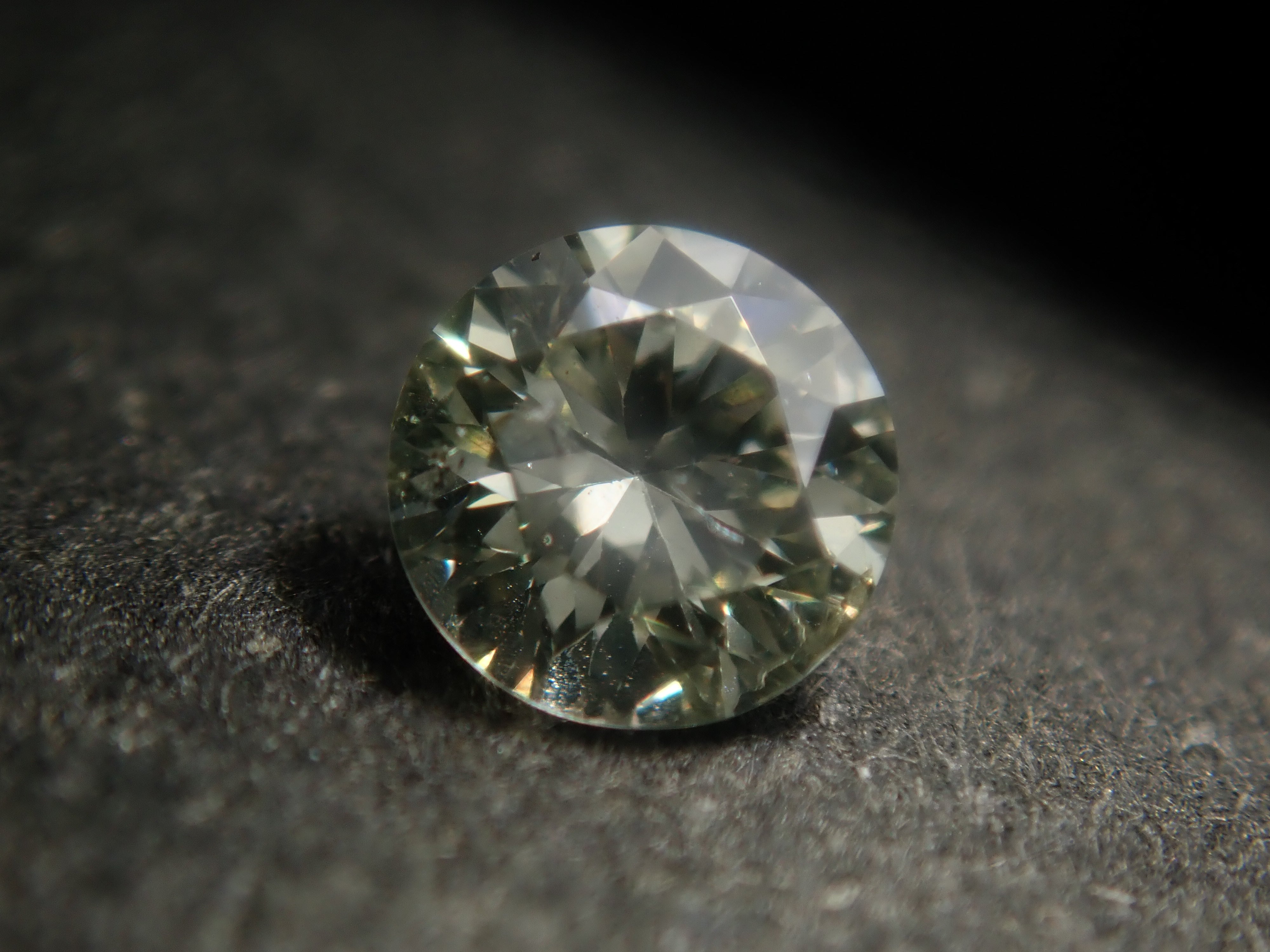 【3/1 22時販売】《限定10石》蛍光ダイヤモンドガチャ💎通常35,800円の3.2mmカメレオンダイヤなど含むガチャ(VS-SIクラス相当)《複数購入割引有》