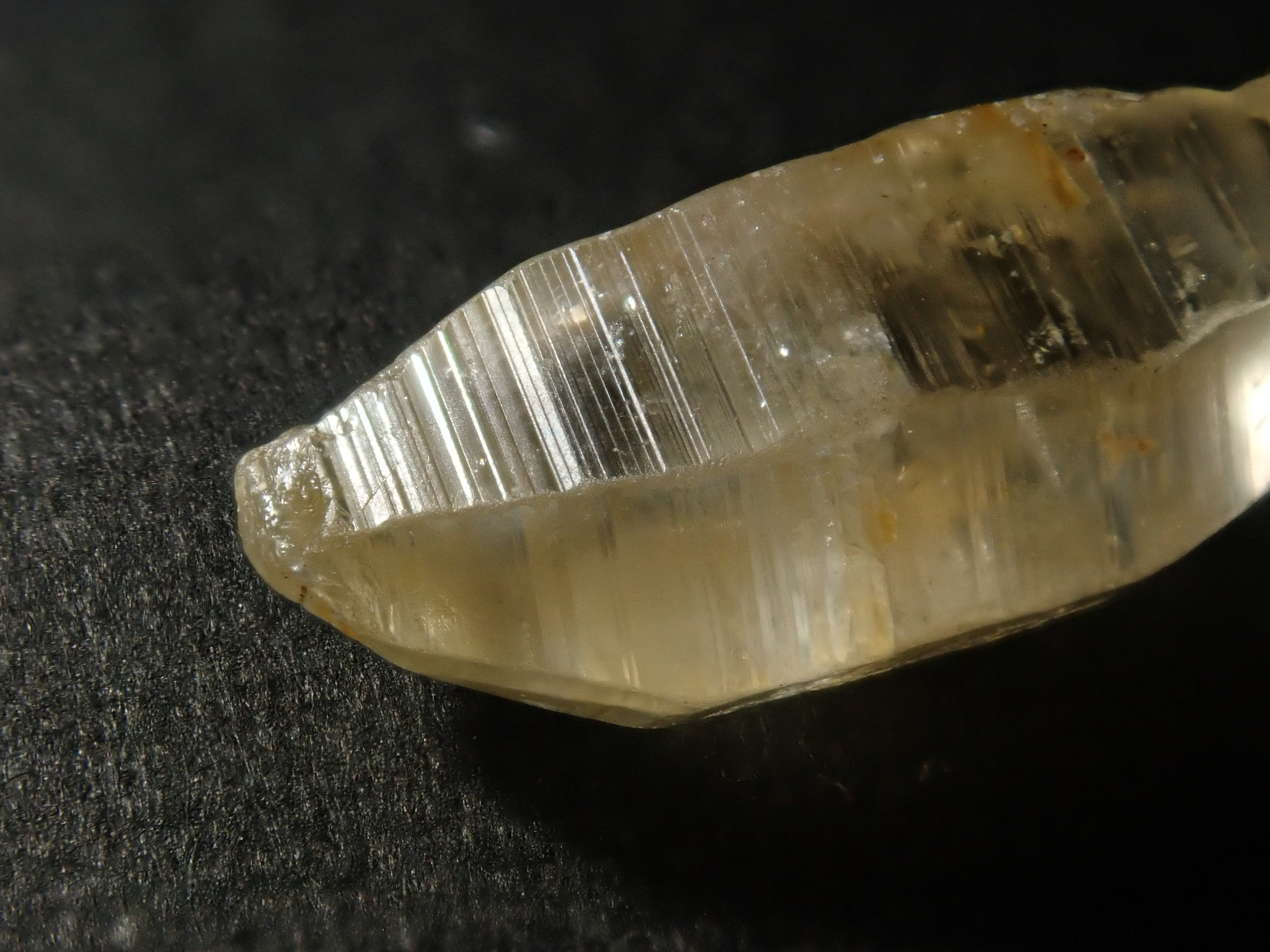 スリランカ産グラスボディ(サファイアクリスタル) 5.355ct原石