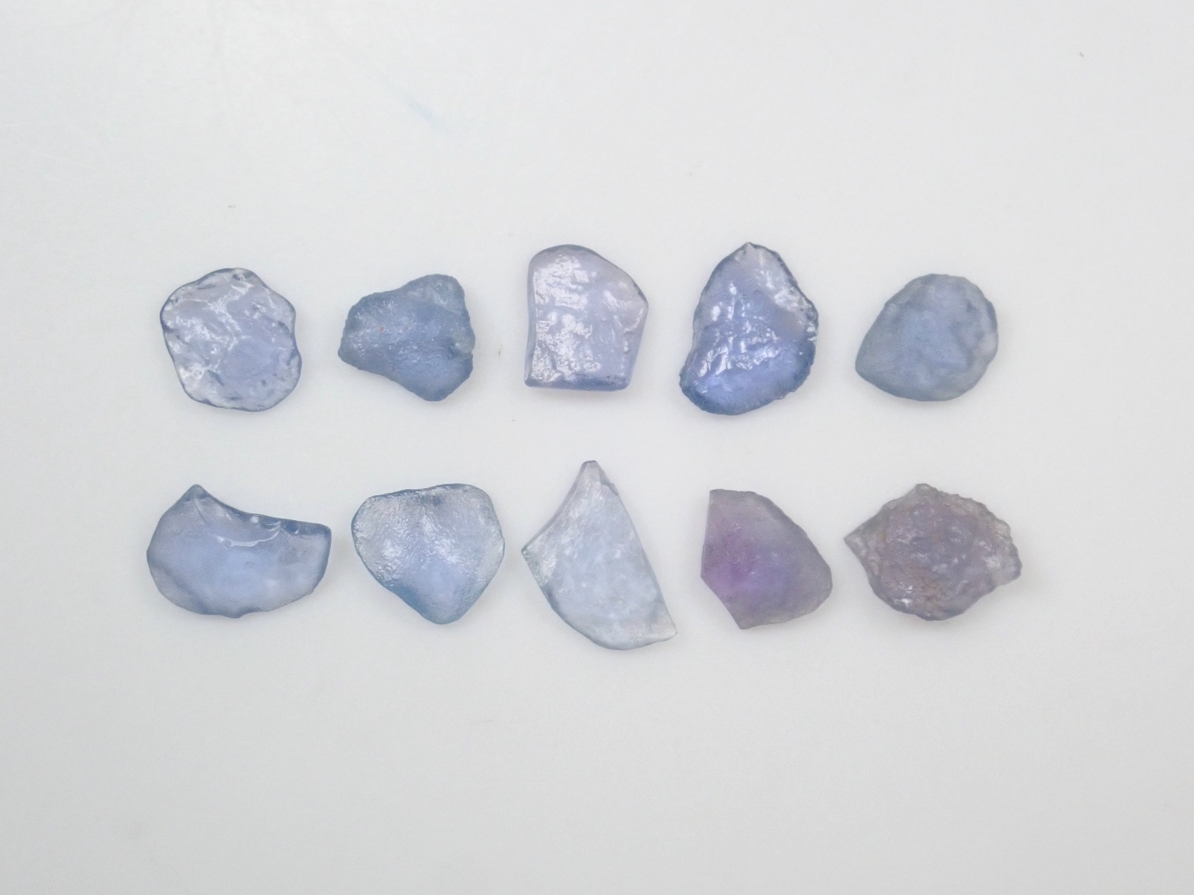 限量10顆寶石:1顆未經熱處理約戈藍寶石原石。多件購買可享折扣。