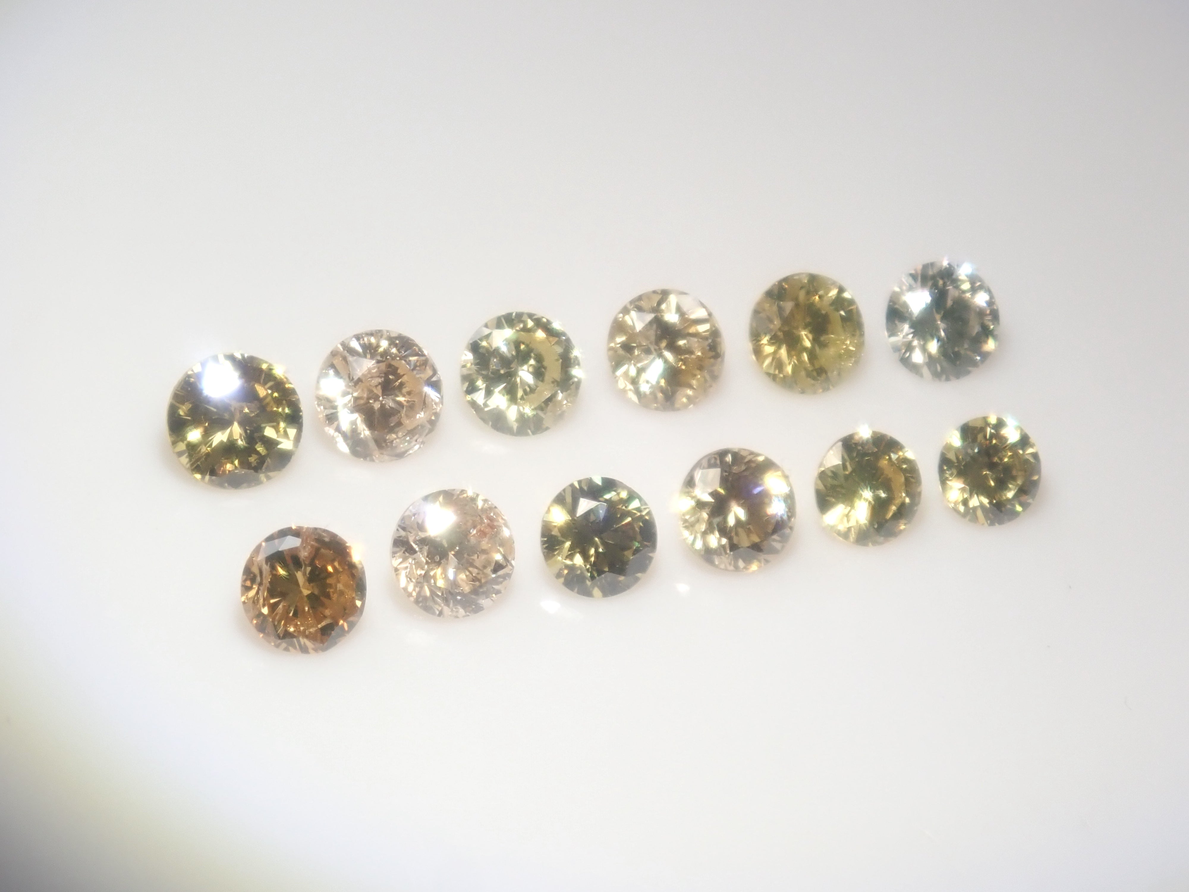 【7/26 22時販売】《限定16石》通常55,800円の0.706ct FANCY DEEP ORANGY YELLOW含むイエローダイヤガチャ《複数購入割引有》