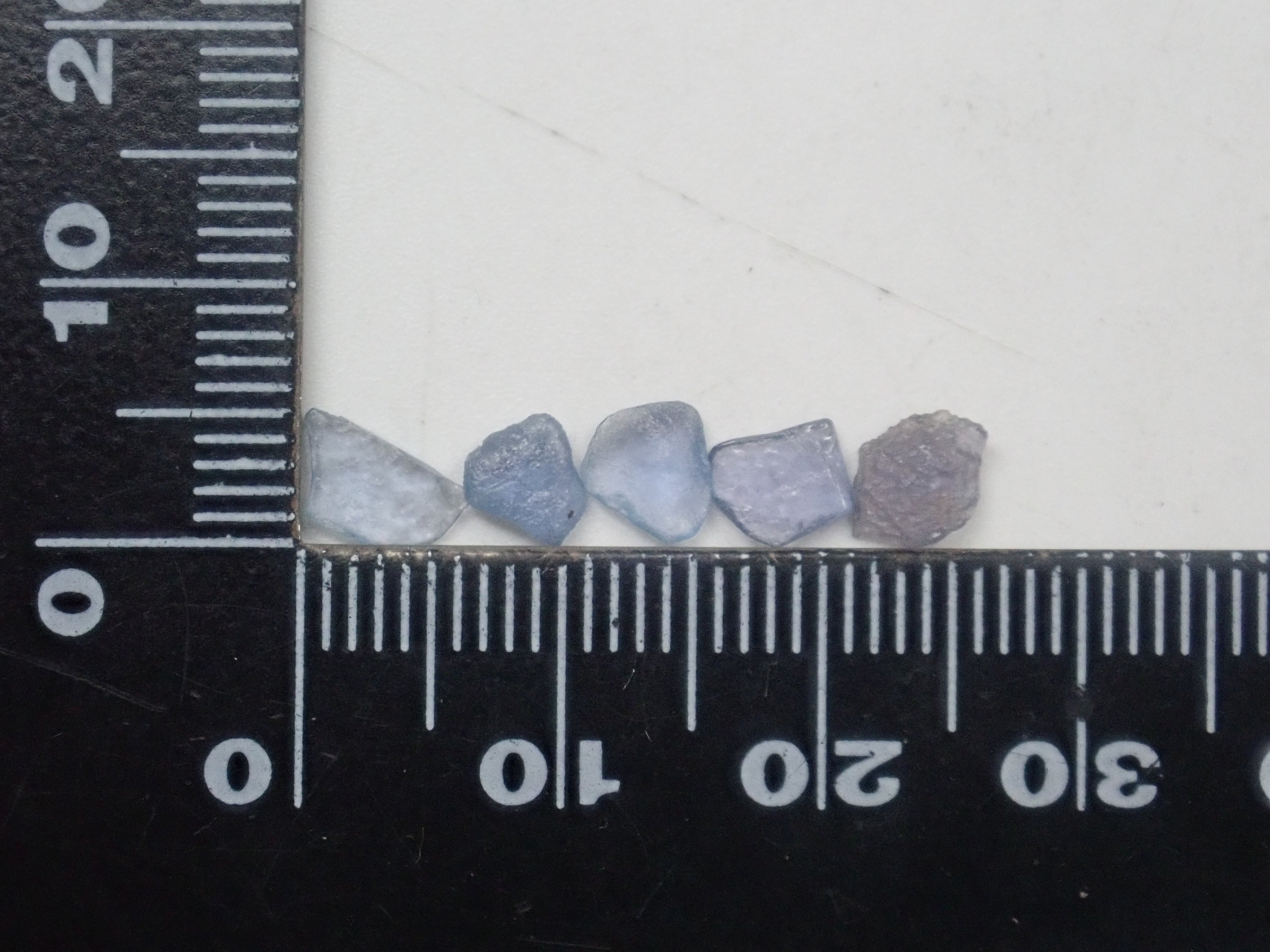 限量10顆寶石:1顆未經熱處理約戈藍寶石原石。多件購買可享折扣。
