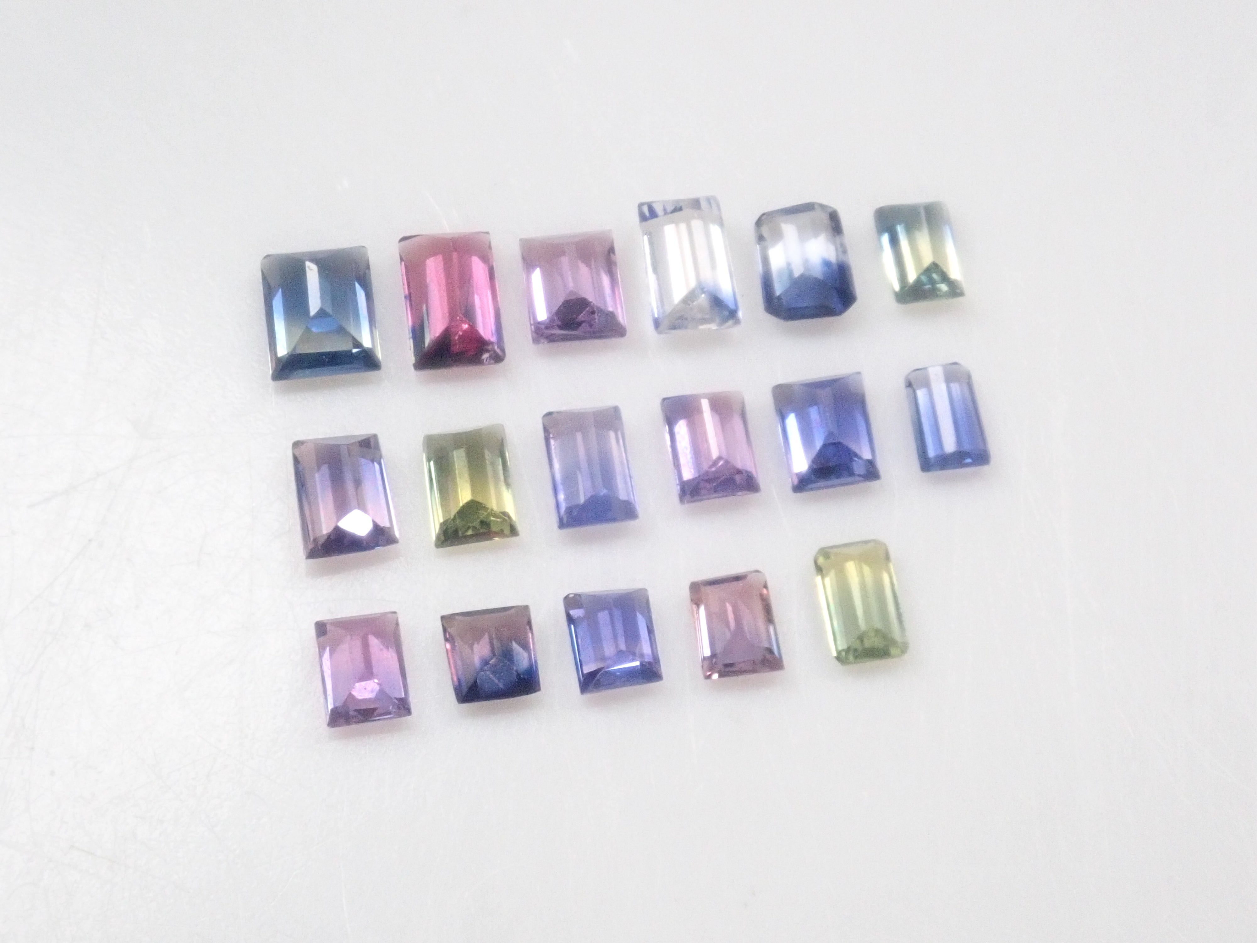 【10/4 22時販売】タンザニア産バイカラーサファイア1石ルース《複数購入割引有》