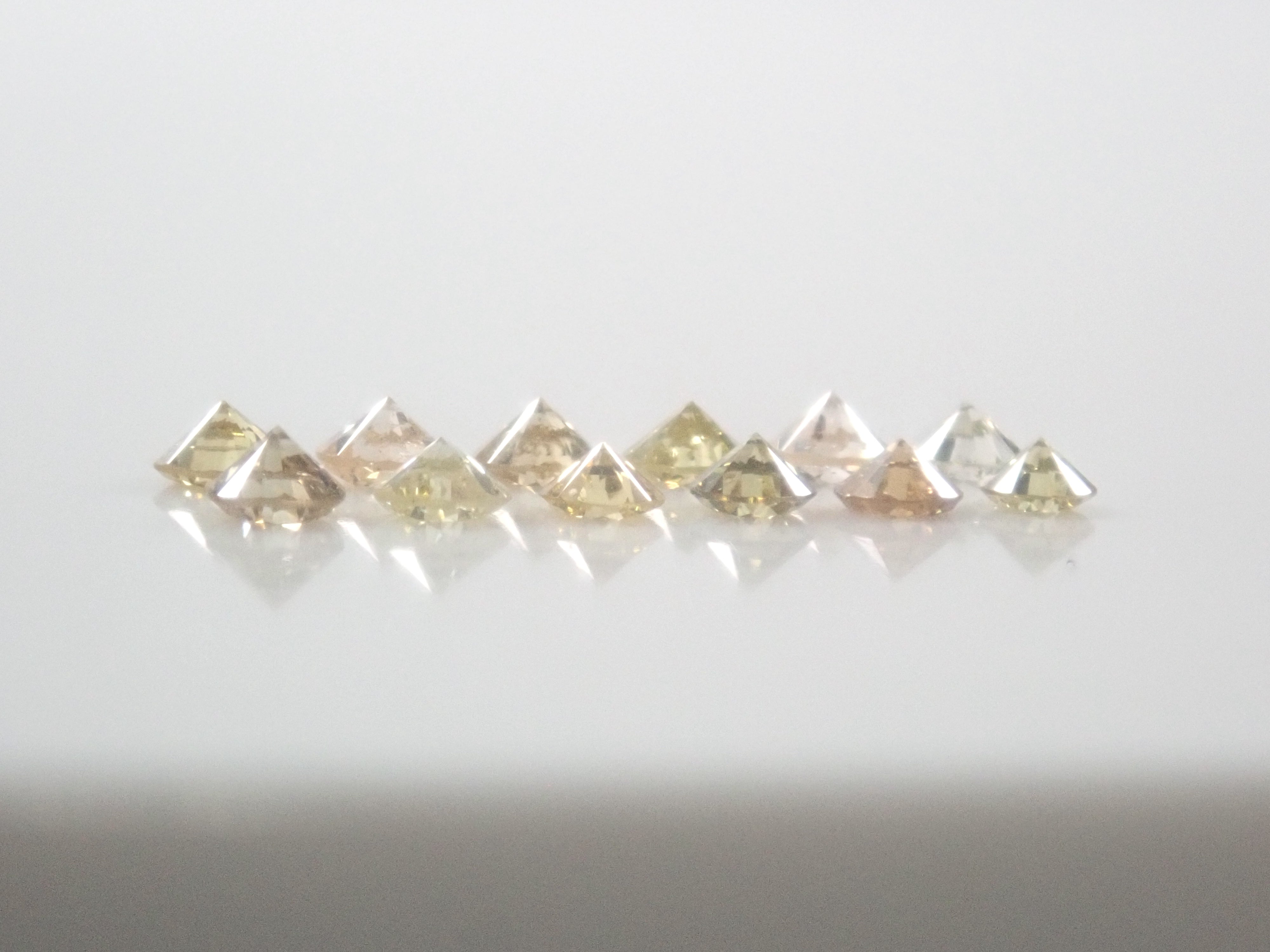 【7/26 22時販売】《限定16石》通常55,800円の0.706ct FANCY DEEP ORANGY YELLOW含むイエローダイヤガチャ《複数購入割引有》