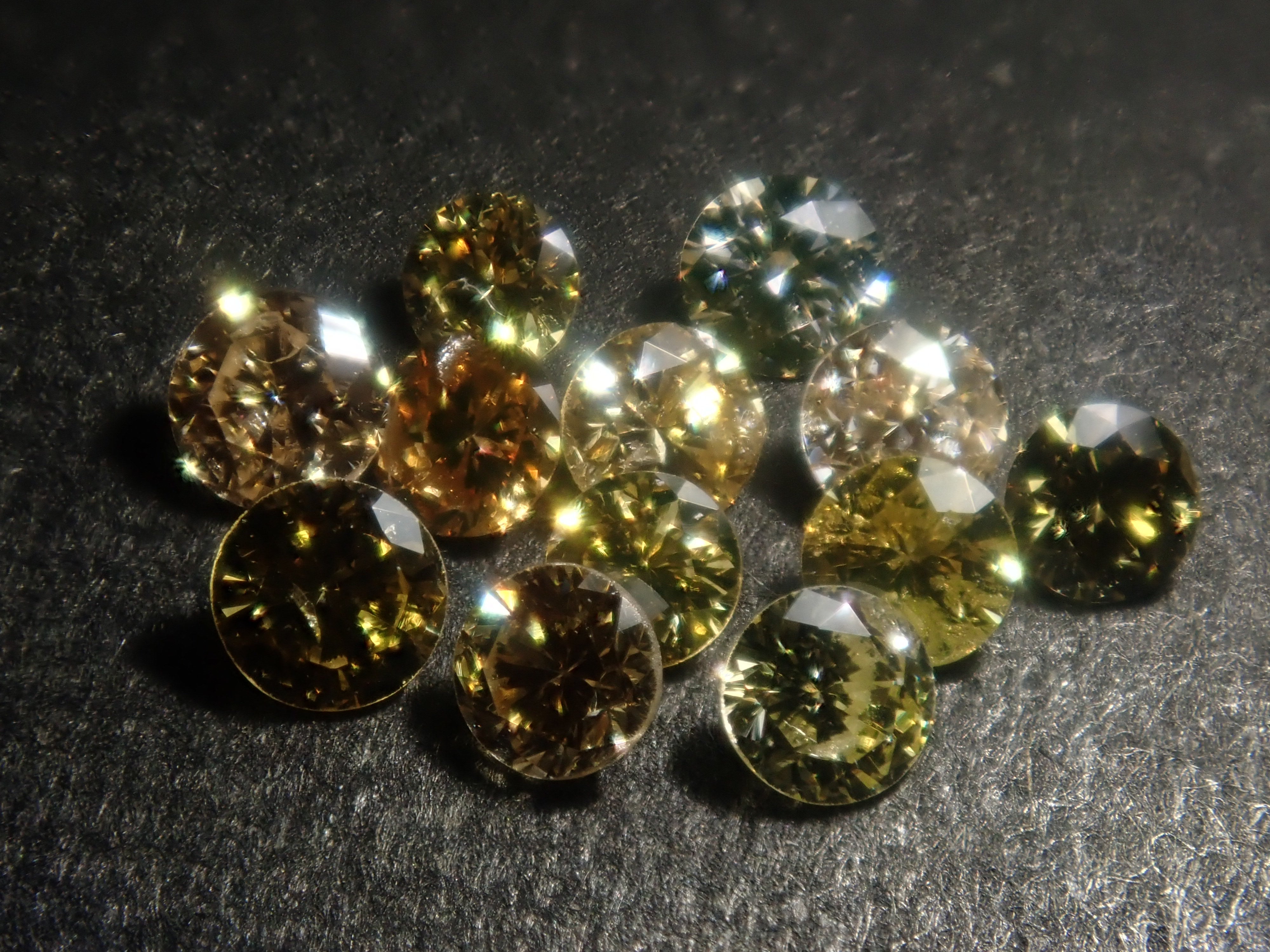 【7/26 22時販売】《限定16石》通常55,800円の0.706ct FANCY DEEP ORANGY YELLOW含むイエローダイヤガチャ《複数購入割引有》