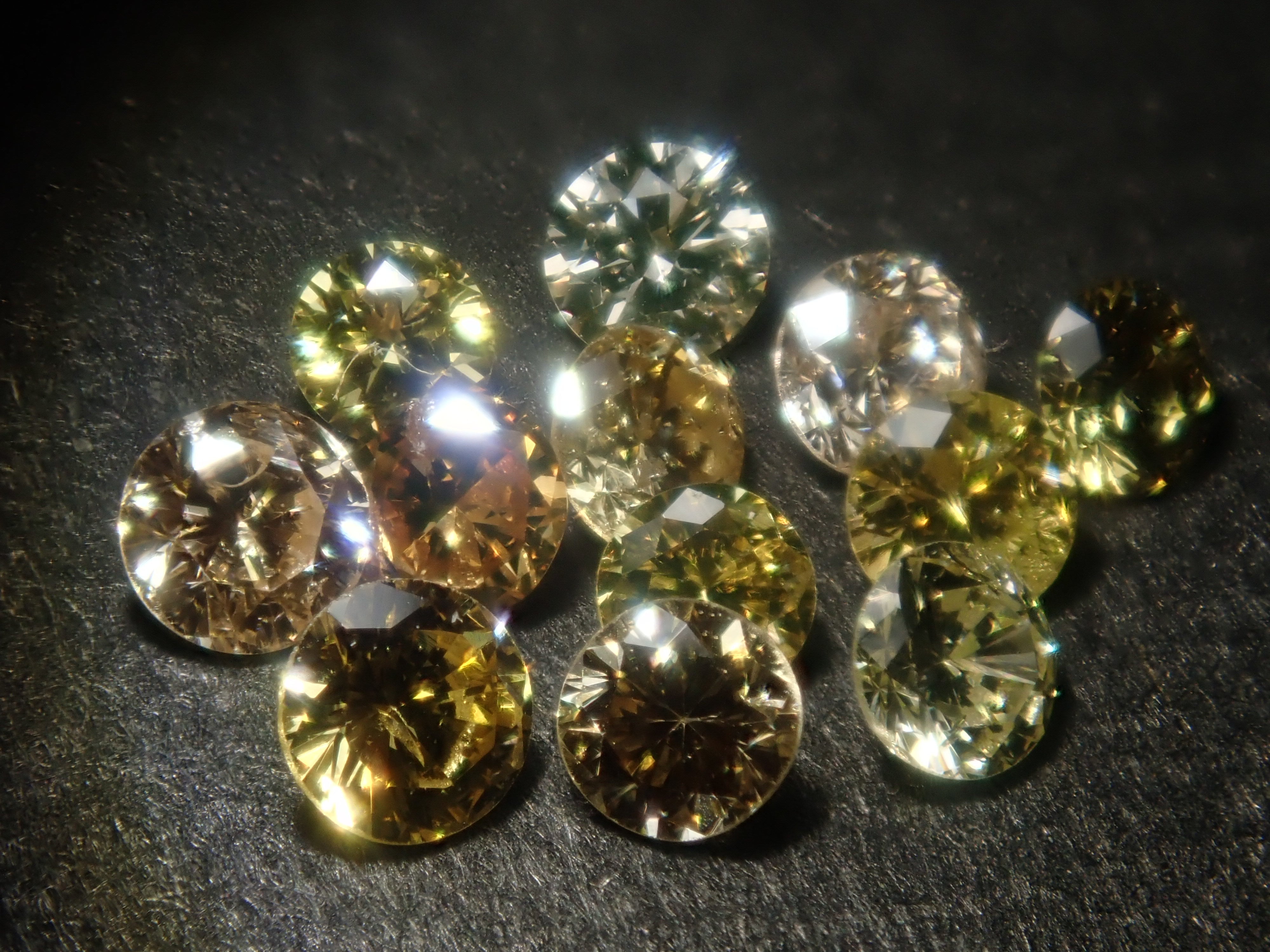 【7/26 22時販売】《限定16石》通常55,800円の0.706ct FANCY DEEP ORANGY YELLOW含むイエローダイヤガチャ《複数購入割引有》