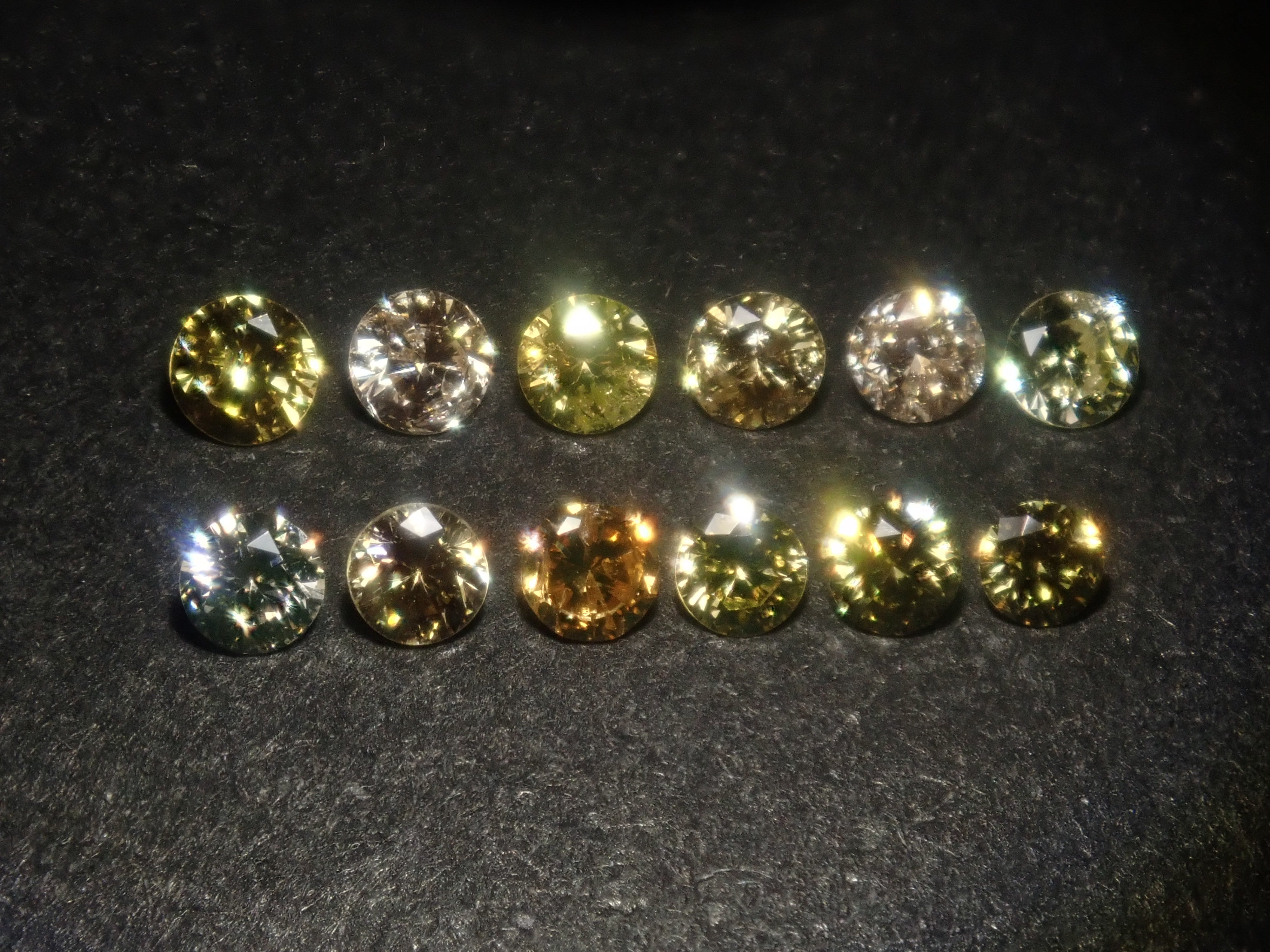 【7/26 22時販売】《限定16石》通常55,800円の0.706ct FANCY DEEP ORANGY YELLOW含むイエローダイヤガチャ《複数購入割引有》