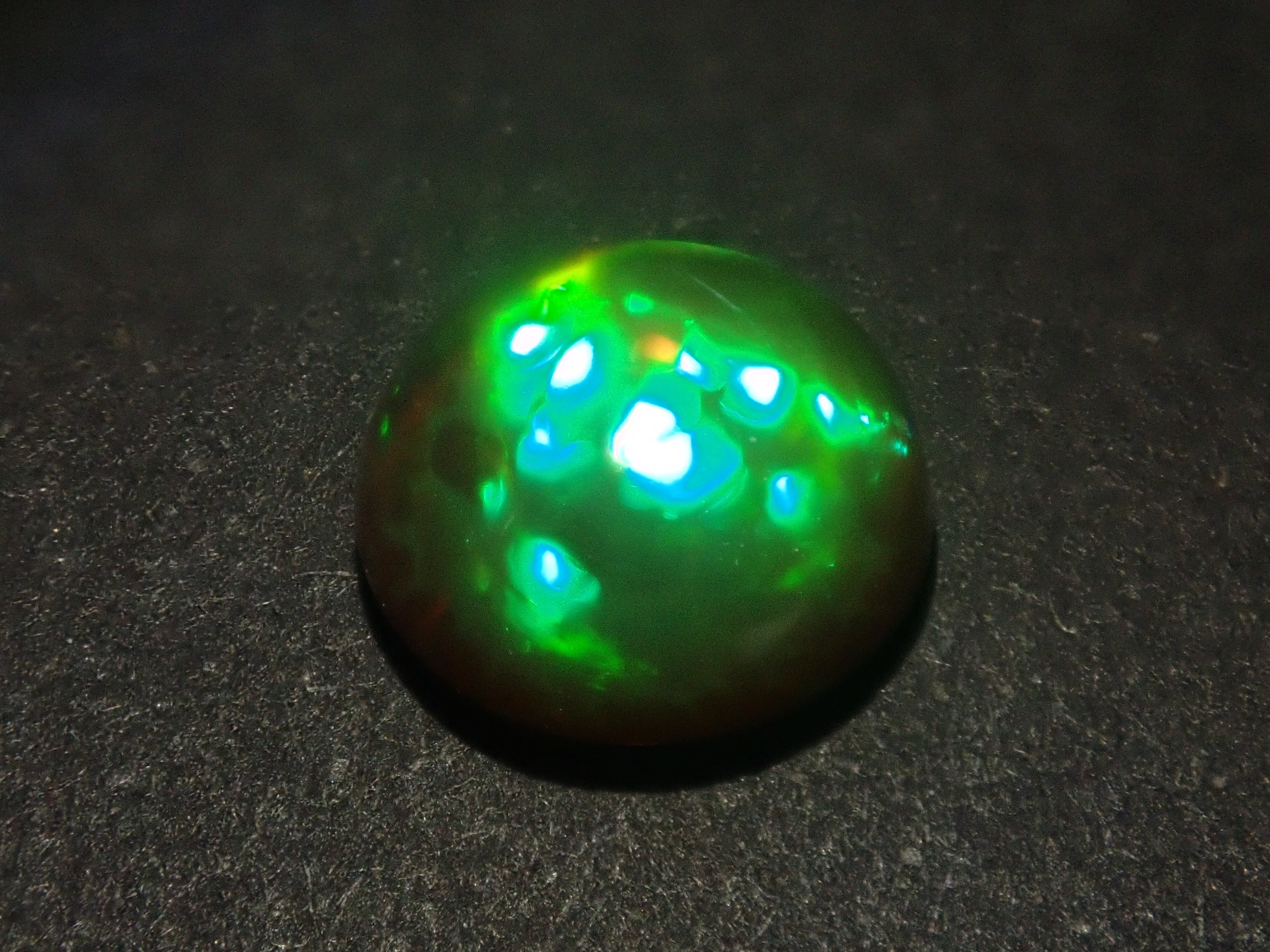 エチオピア産オパール 7.2mm/0.910ctルース 中宝