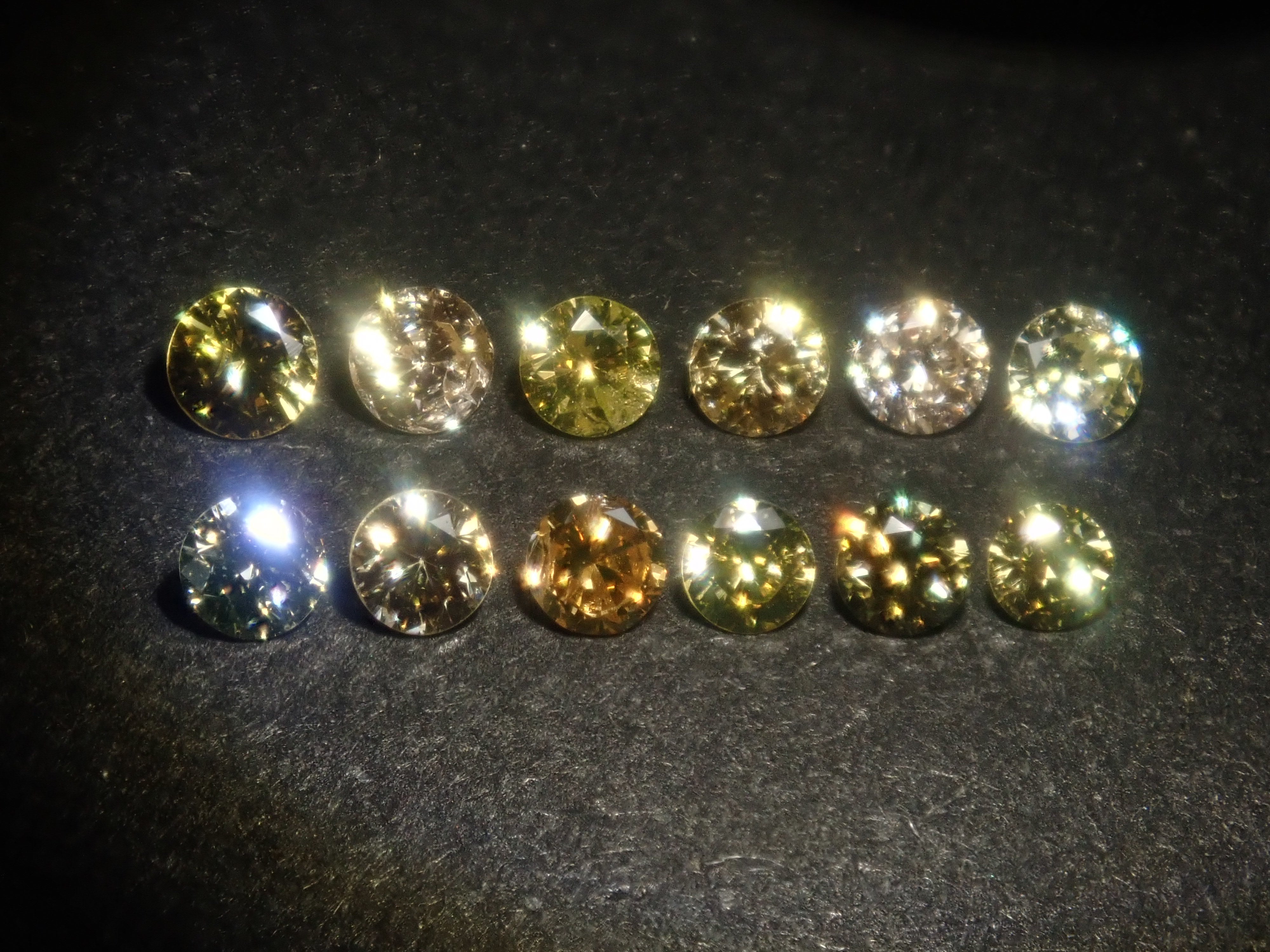 【7/26 22時販売】《限定16石》通常55,800円の0.706ct FANCY DEEP ORANGY YELLOW含むイエローダイヤガチャ《複数購入割引有》
