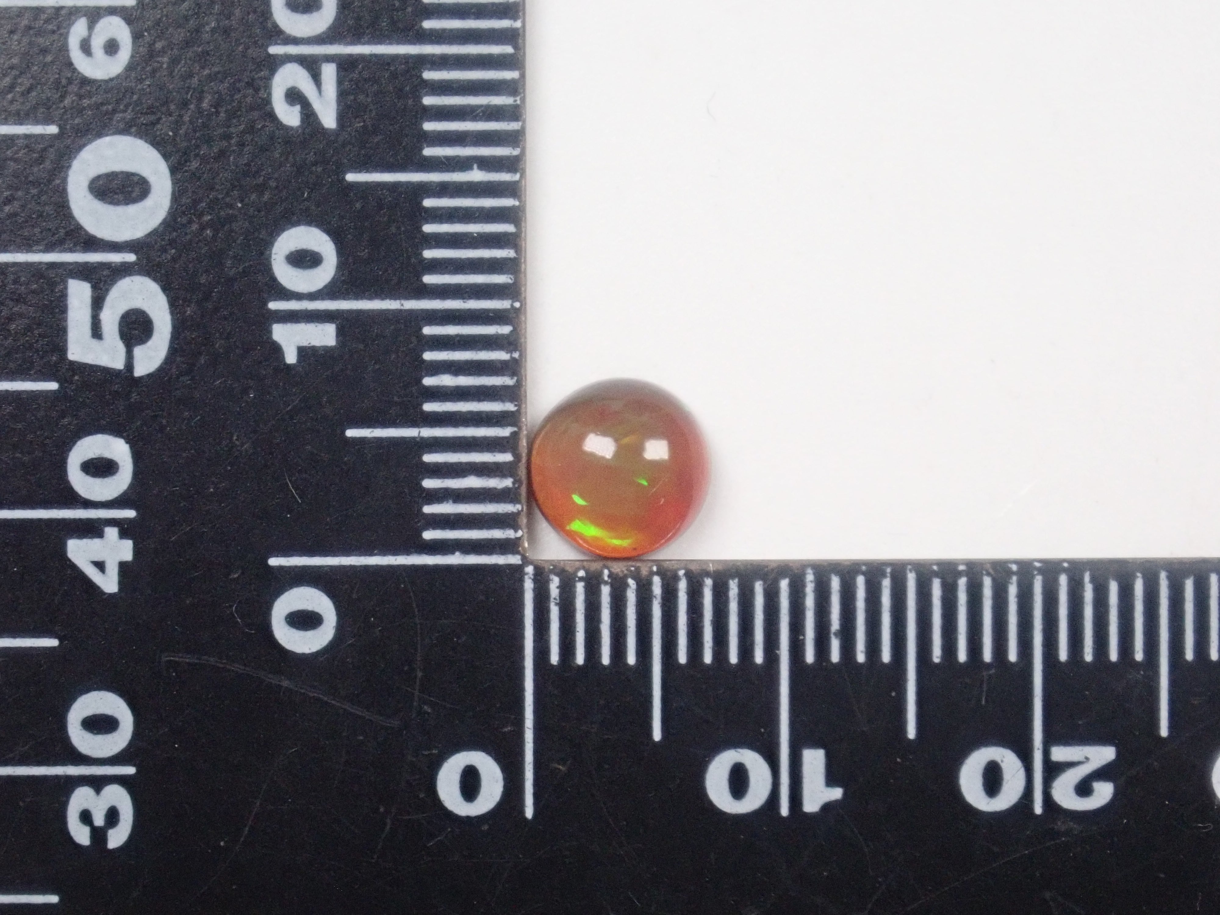 エチオピア産オパール 7.2mm/0.910ctルース 中宝