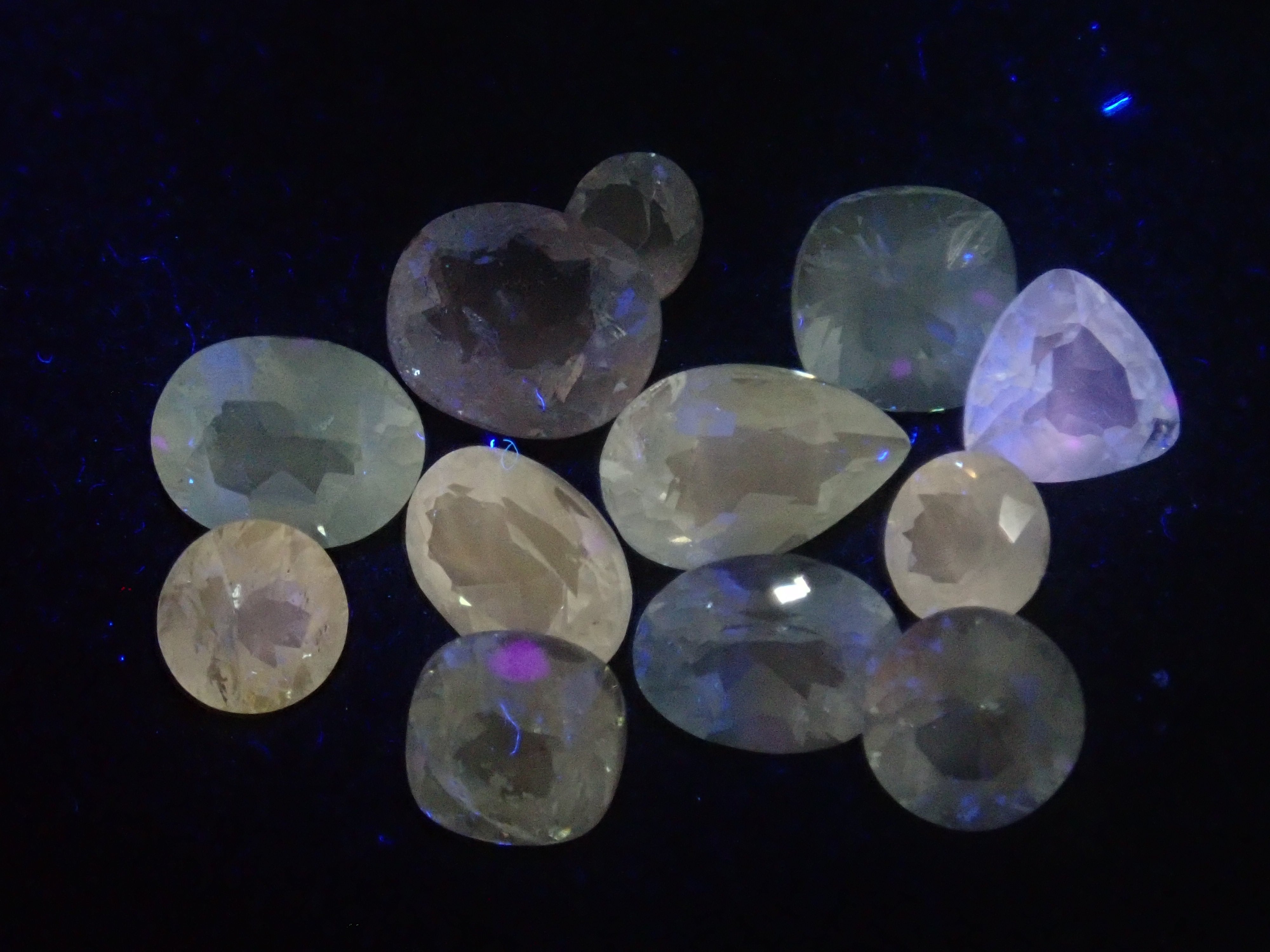 限量 15 顆寶石 磷灰石 Gacha💎 津巴布韋磷灰石、紫色磷灰石等 1 顆散石(有瑕疵) 可享多次購買折扣