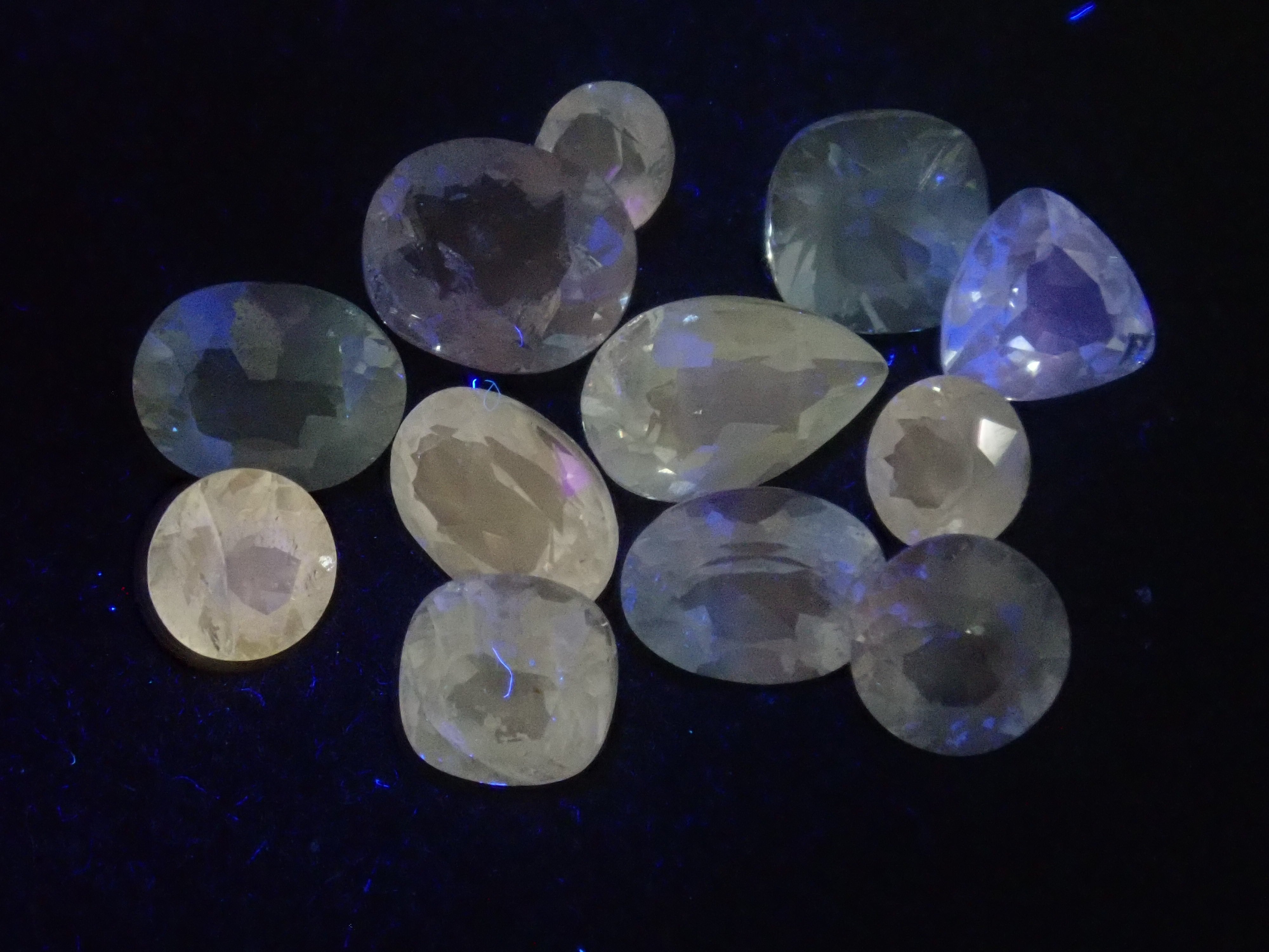 限量 15 顆寶石 磷灰石 Gacha💎 津巴布韋磷灰石、紫色磷灰石等 1 顆散石(有瑕疵) 可享多次購買折扣