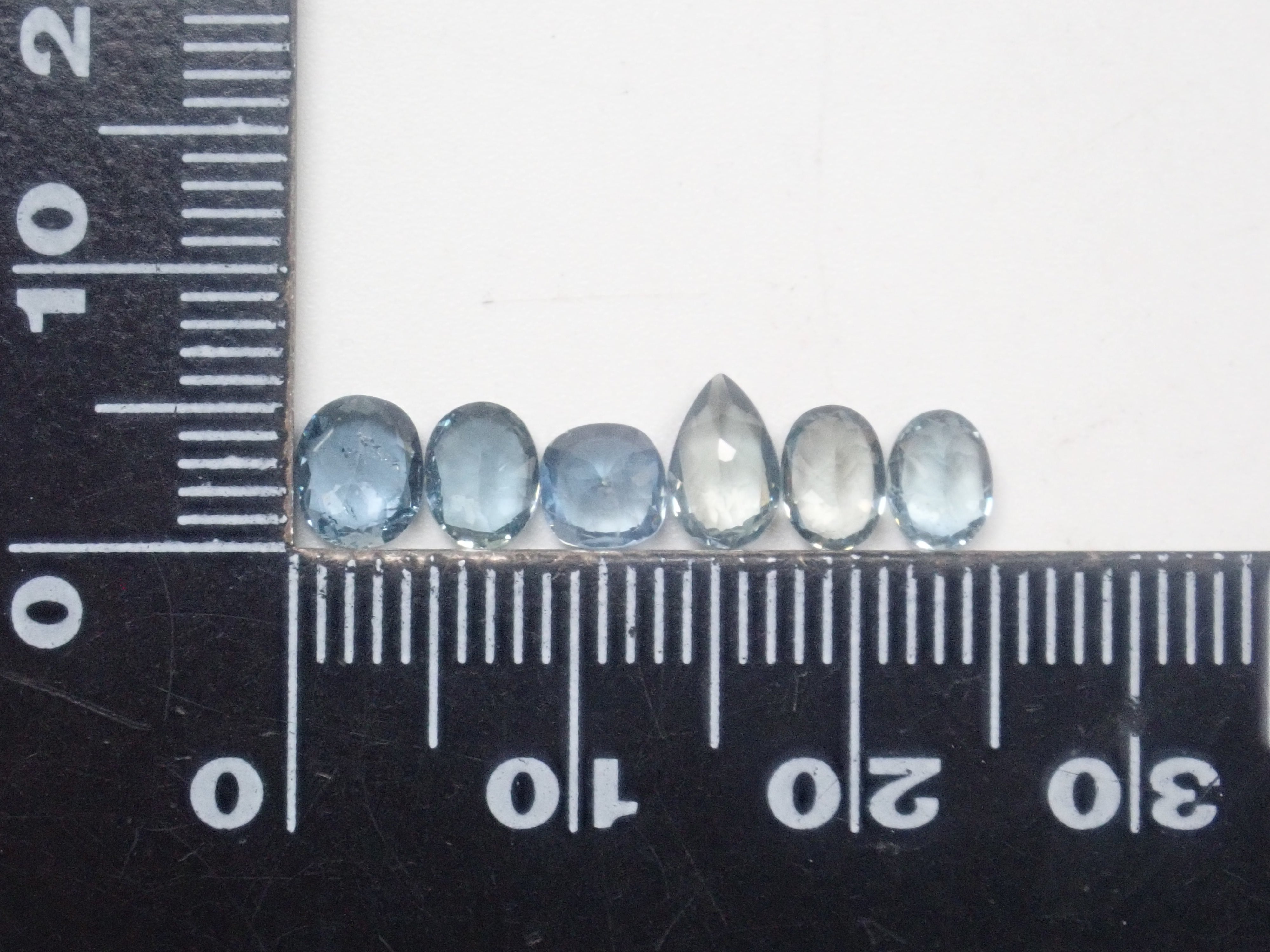 限量 15 顆寶石 磷灰石 Gacha💎 津巴布韋磷灰石、紫色磷灰石等 1 顆散石(有瑕疵) 可享多次購買折扣