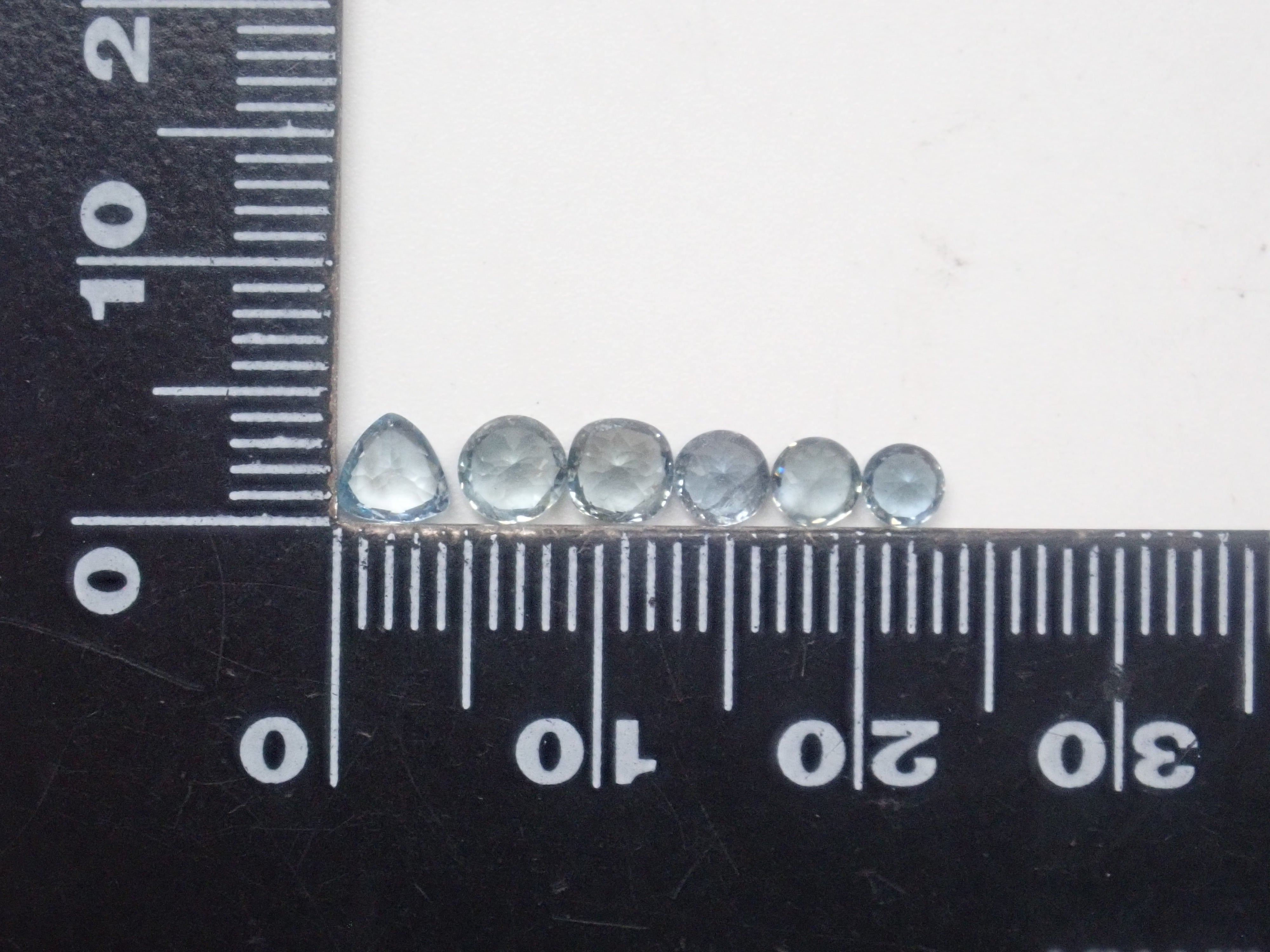 限量 15 顆寶石 磷灰石 Gacha💎 津巴布韋磷灰石、紫色磷灰石等 1 顆散石(有瑕疵) 可享多次購買折扣