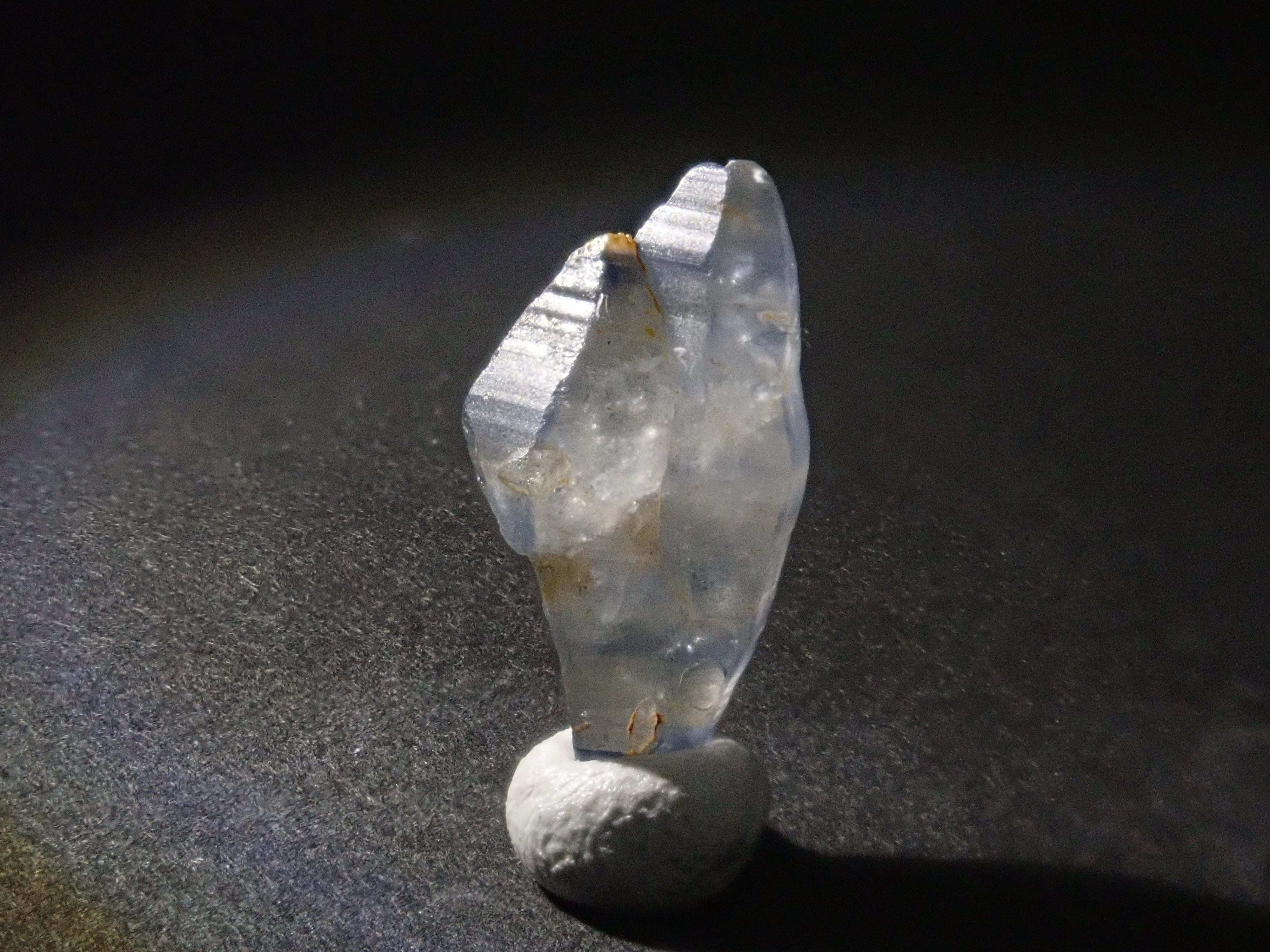 スリランカ産グラスボディ(サファイアクリスタル) 2.754ct原石