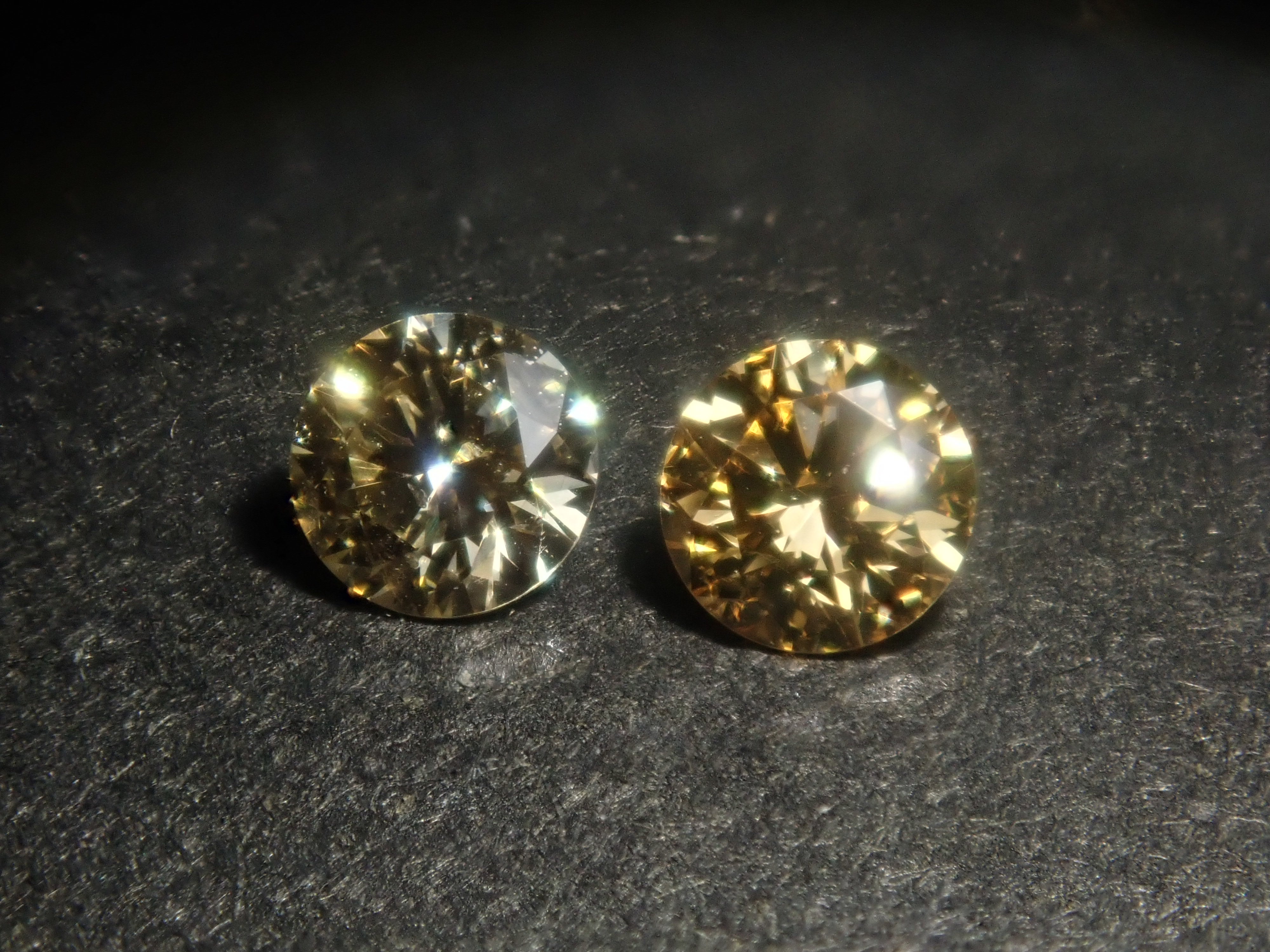 【7/26 22時販売】《限定16石》通常55,800円の0.706ct FANCY DEEP ORANGY YELLOW含むイエローダイヤガチャ《複数購入割引有》