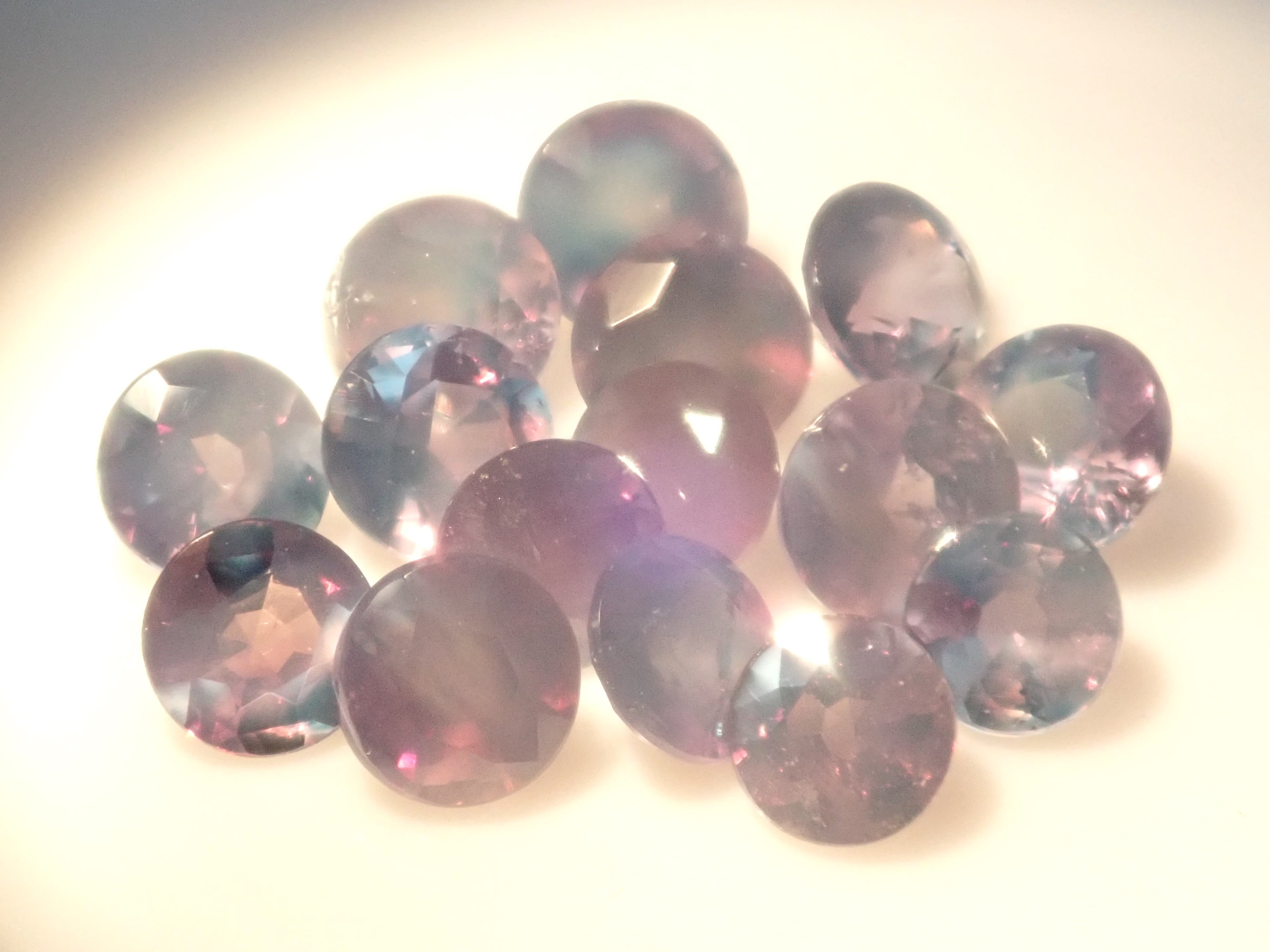 【10/3 22時販売】《限定15石》ブラジル産シルキーアレキサンドライト1石ルース(2.5-3.0mm,ラウンドカット)《複数購入割引有》