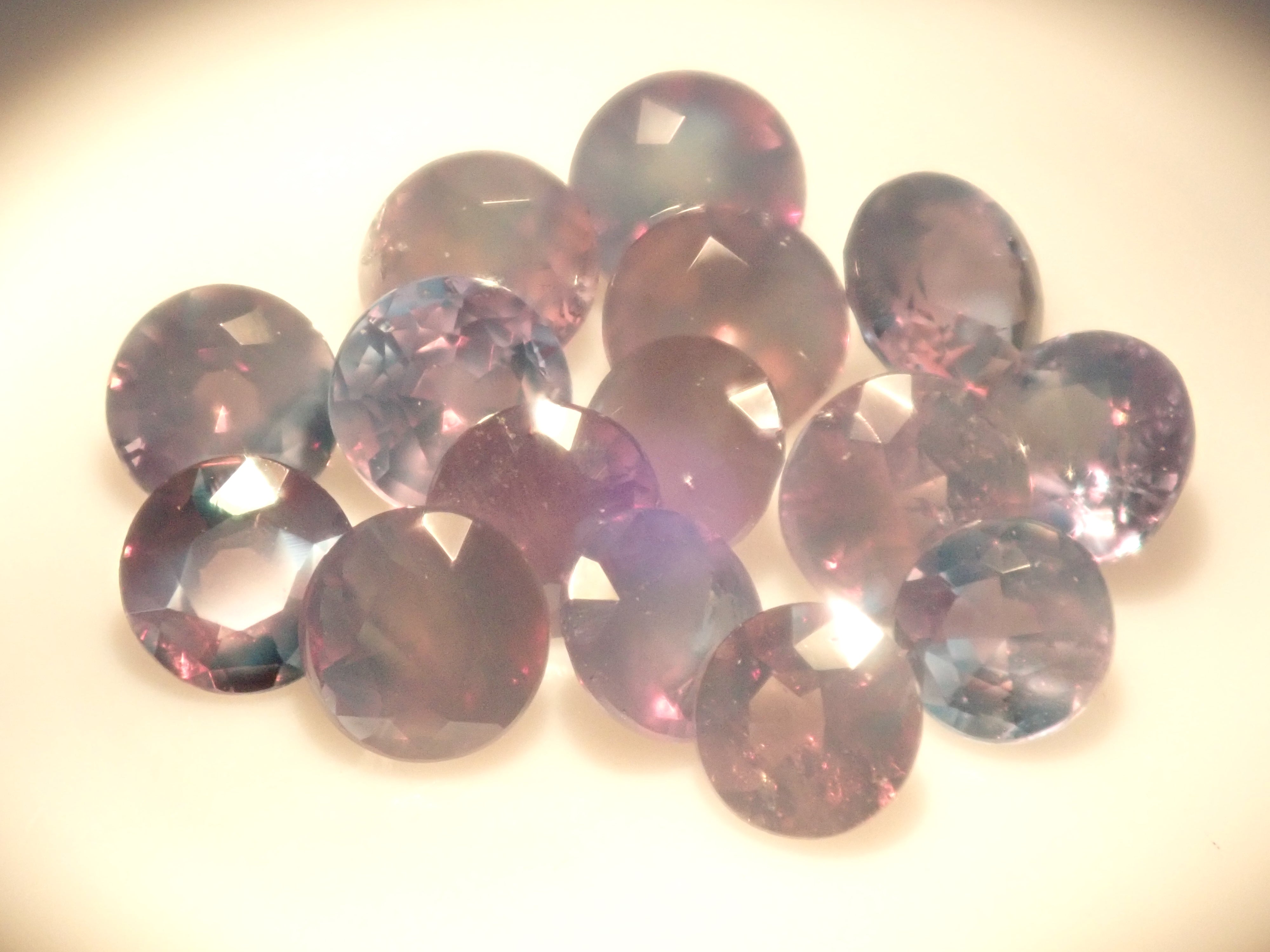 【10/3 22時販売】《限定15石》ブラジル産シルキーアレキサンドライト1石ルース(2.5-3.0mm,ラウンドカット)《複数購入割引有》