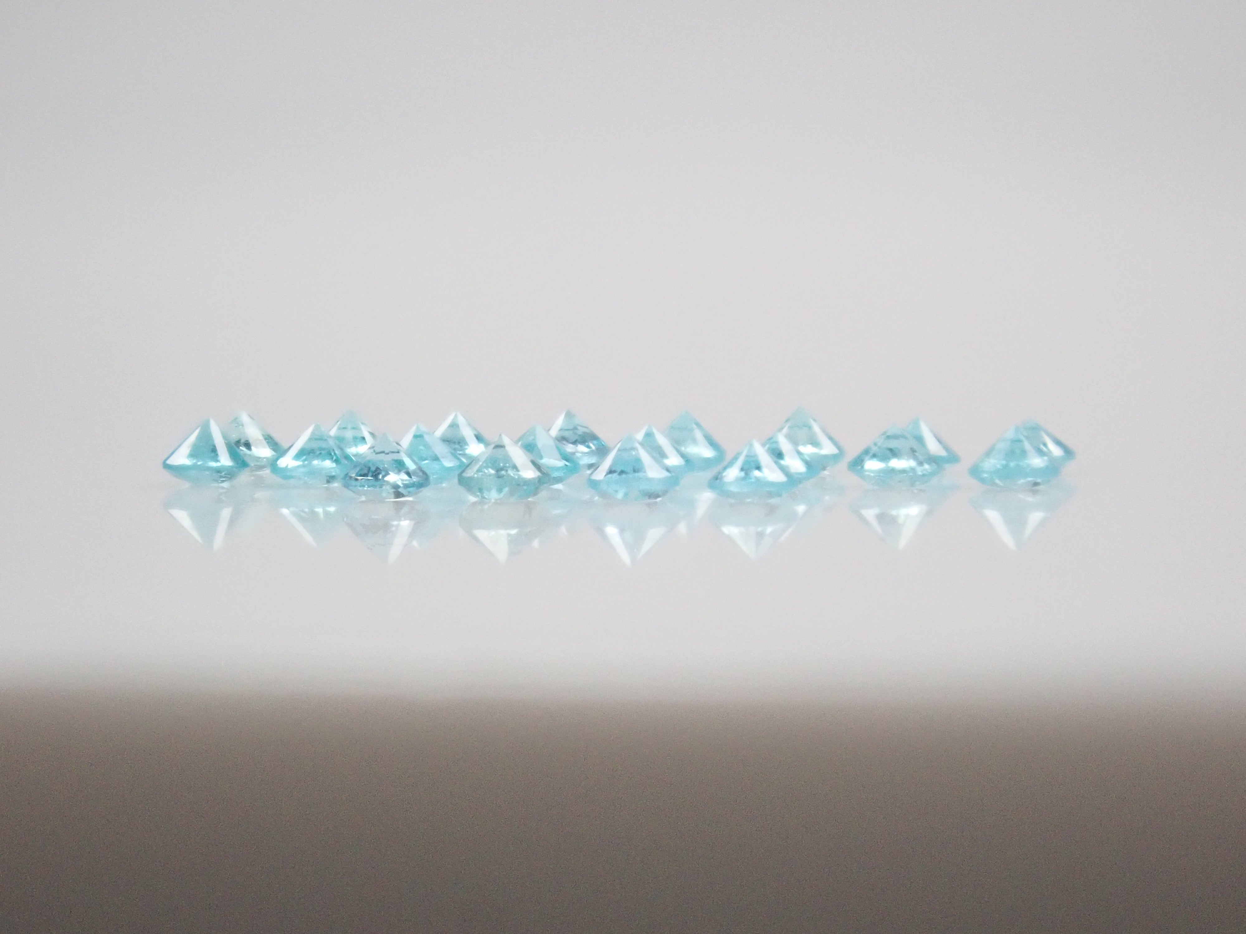 《僅剩少量》 巴西帕拉伊巴碧璽(Batalia)Gacha💎1.2mm 每10顆寶石中就有1顆含有Cu&Mn(CuO:2.1%、MnO:0.9%/CuO:1.6%、MnO:1.5%) 《可享多次購買折扣》