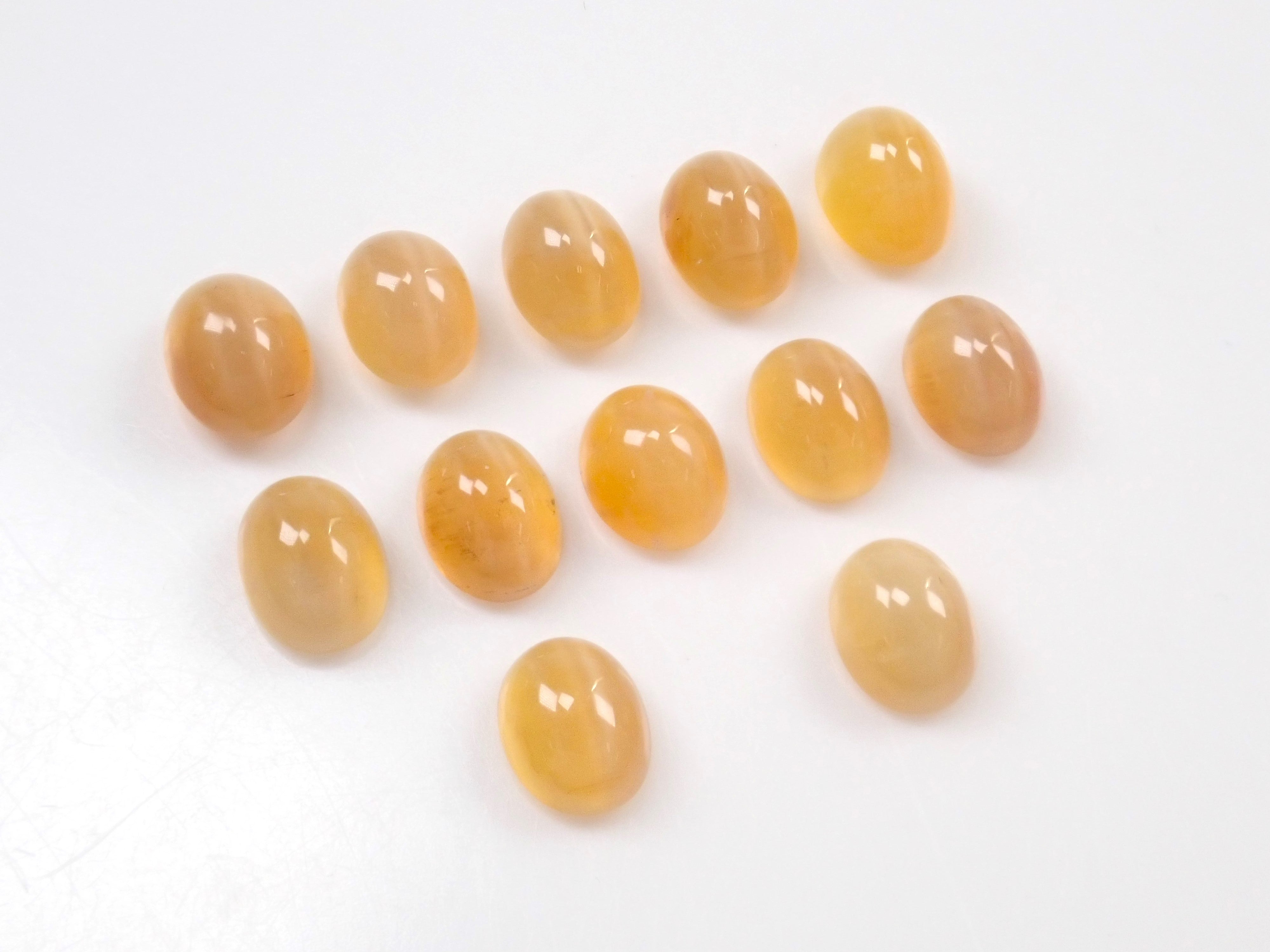 限量 12 顆坦尚尼亞乳白色貓眼石(7.5 x 5.5 毫米)可享多件購買折扣