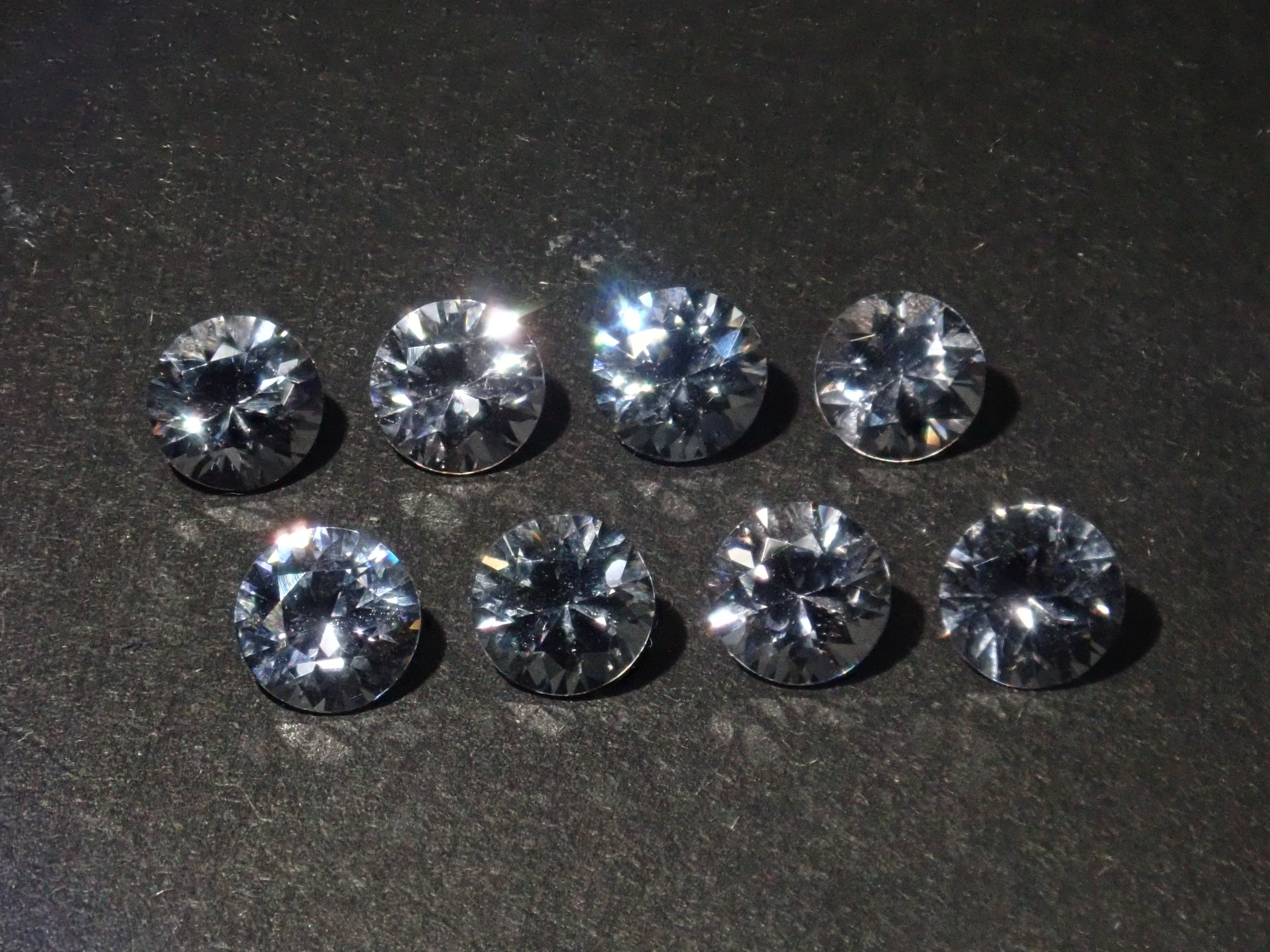 《限定8石》ミャンマー産プラチナスピネル1石ルース(4.0mm,ラウンドカット)《複数購入割引有》