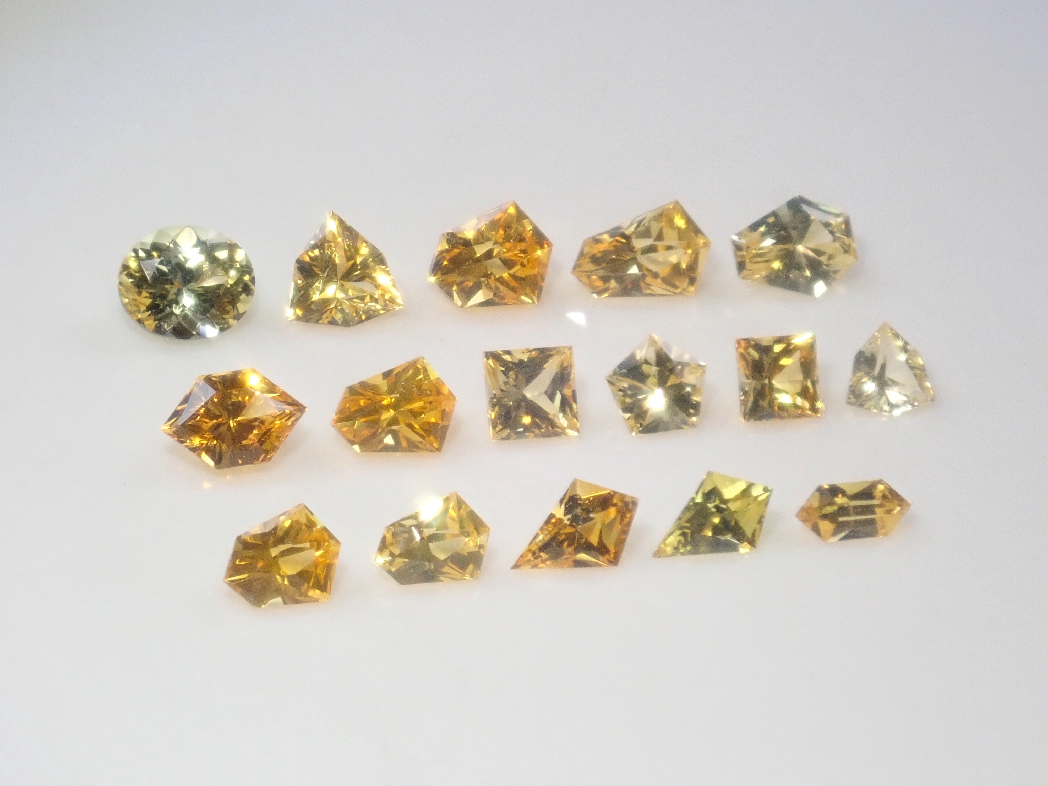 【1/24 22時販売】《限定16石》コーンフラワーブルーAIGS鑑別書付き、ロイヤルブルーサファイア鑑別書付きが当たる(さらに通常5,980円の美しいイエローサファイアのおまけ付き)💎ブルーサファイアガチャ《複数購入割引有》