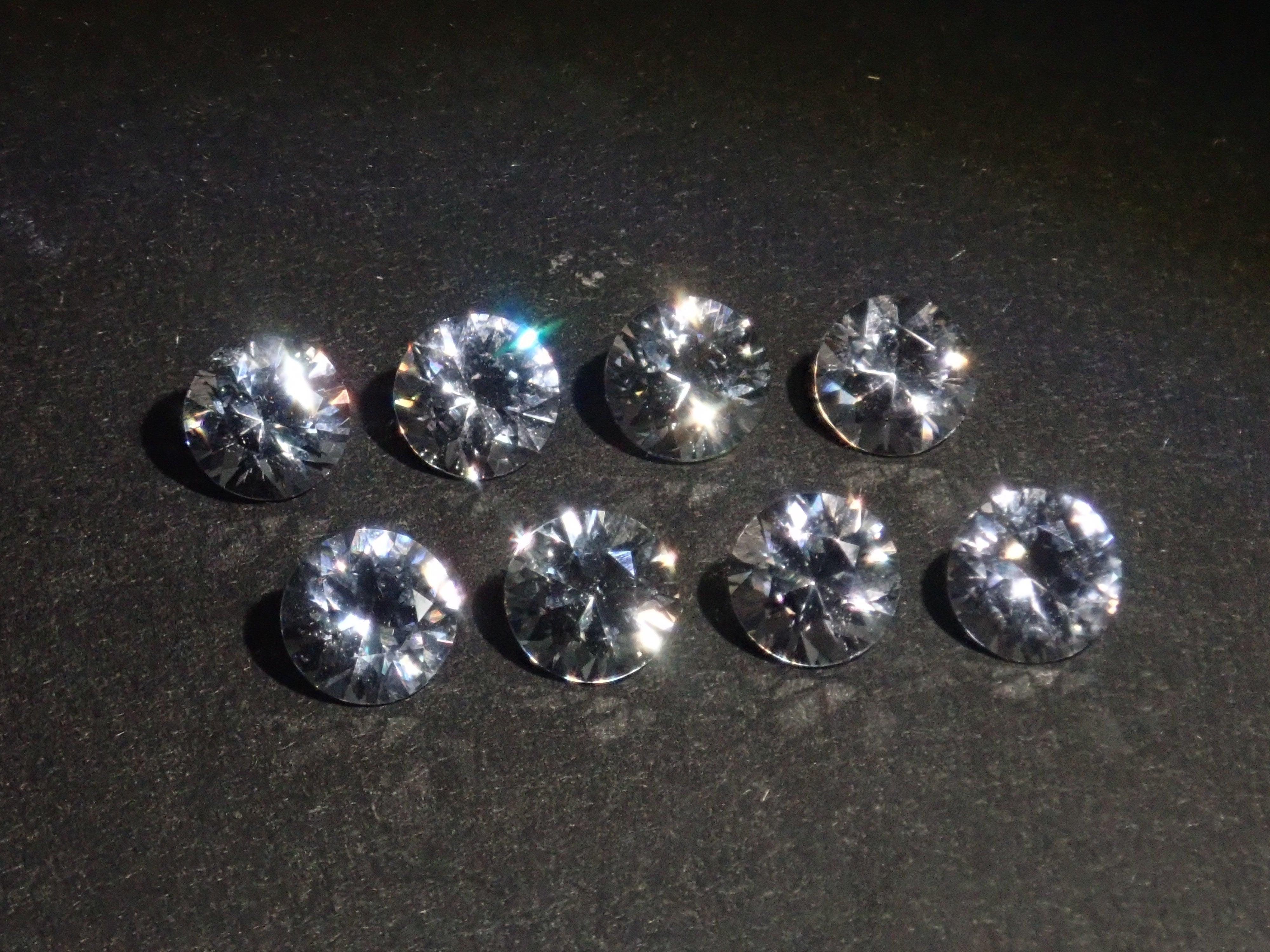 《限定8石》ミャンマー産プラチナスピネル1石ルース(4.0mm,ラウンドカット)《複数購入割引有》