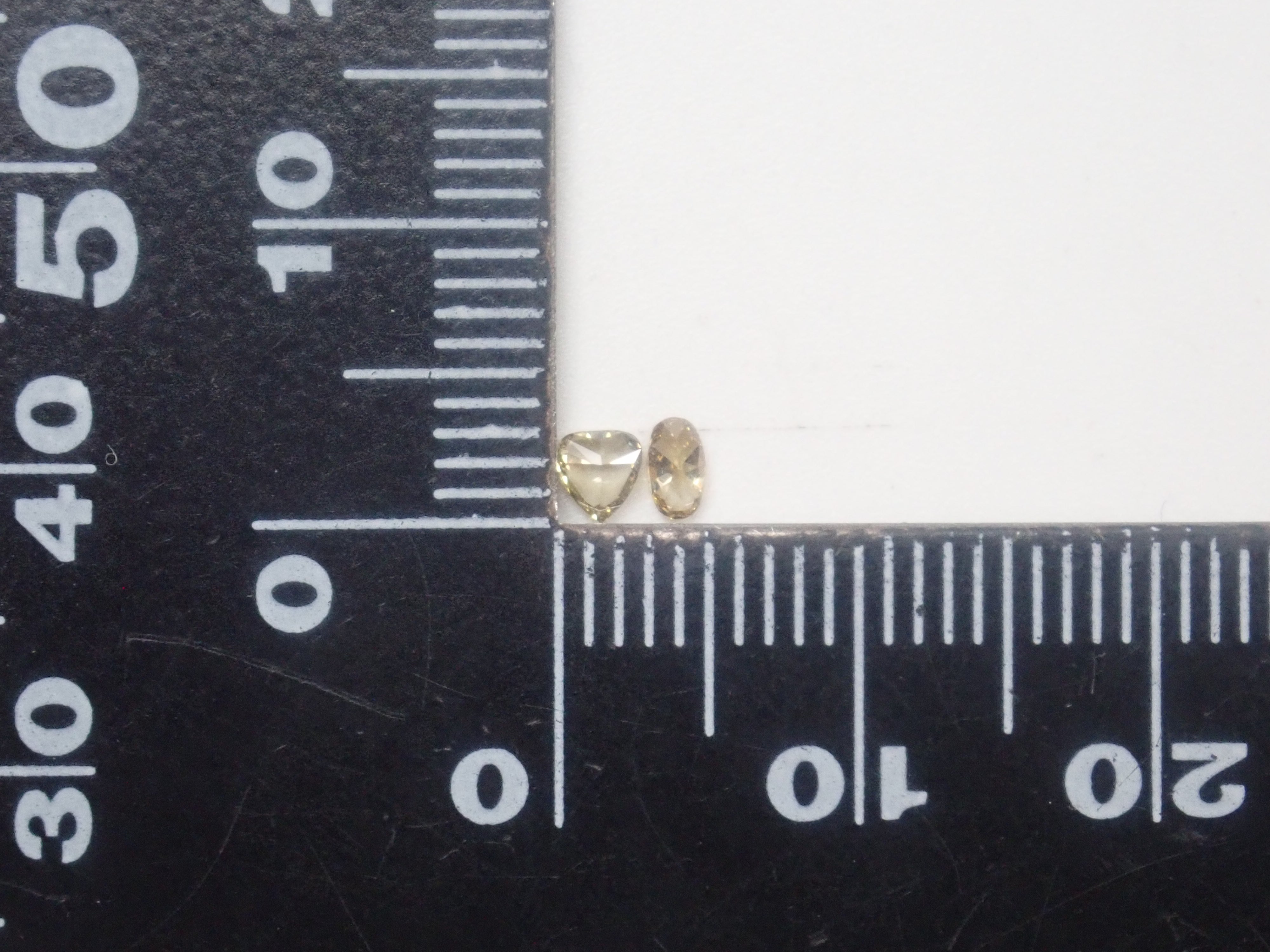 【1/25 22時販売】《限定13石》通常32,800円の0.16ct FANCY VIVIDカラー(中宝ソーティング付)も含む イエローダイヤモンドガチャ1石ルース《複数購入割引有》