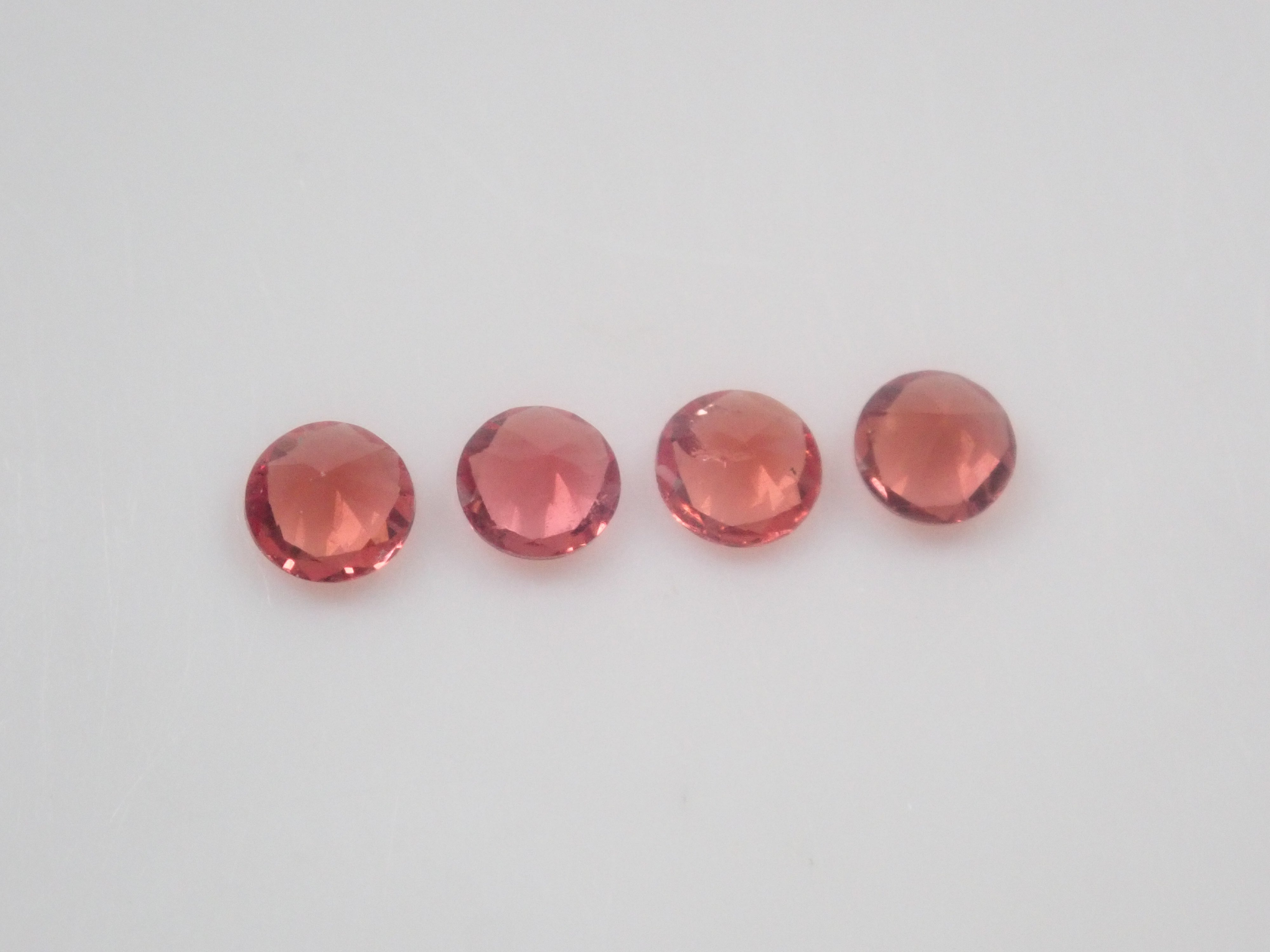 【3月8日晚間10點開始販售】【圖森新品到貨 - 限量4顆】加拿大尤迪亞石,約2.5毫米【多買有優惠】