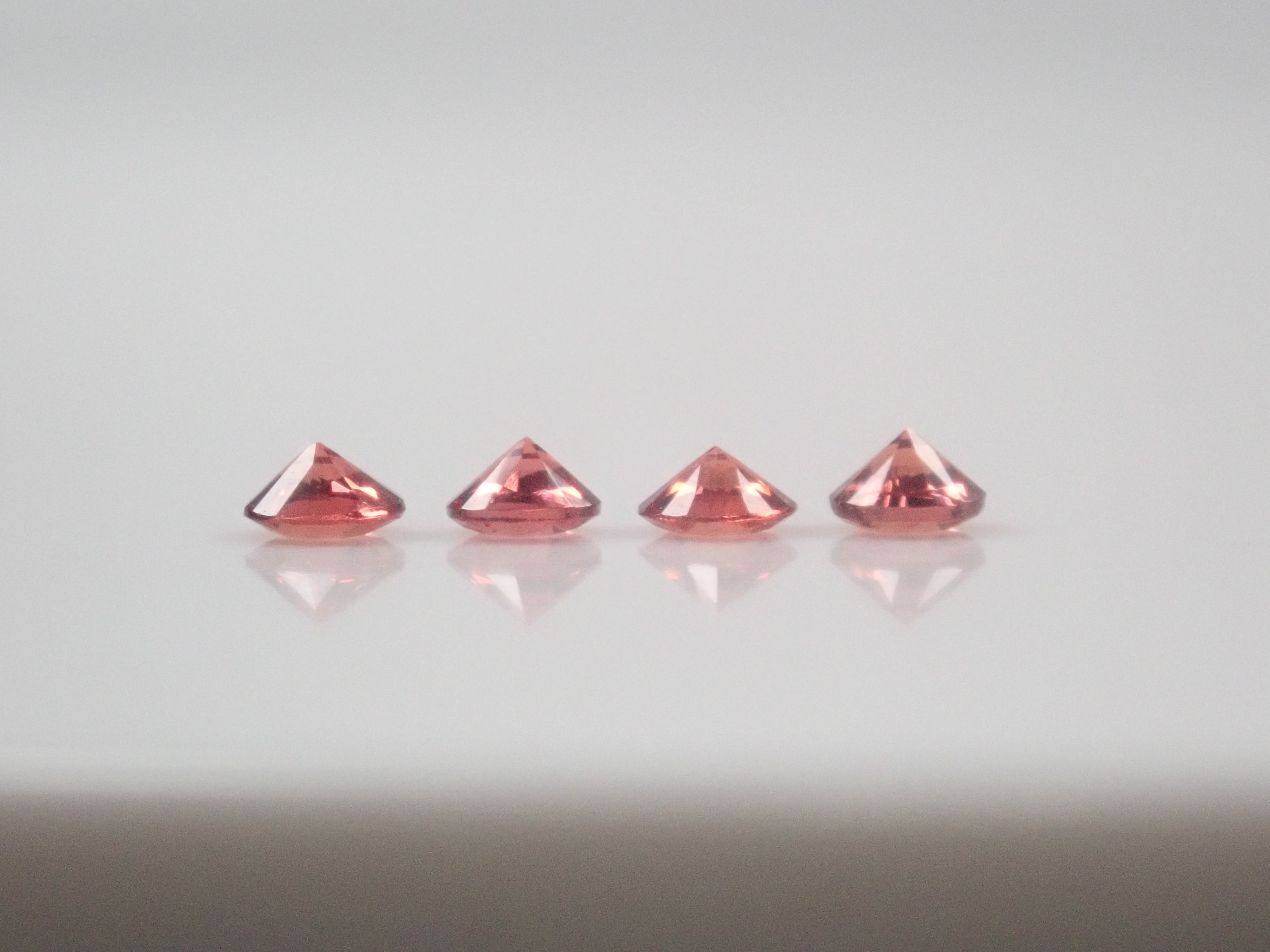 【3月8日晚間10點開始販售】【圖森新品到貨 - 限量4顆】加拿大尤迪亞石,約2.5毫米【多買有優惠】