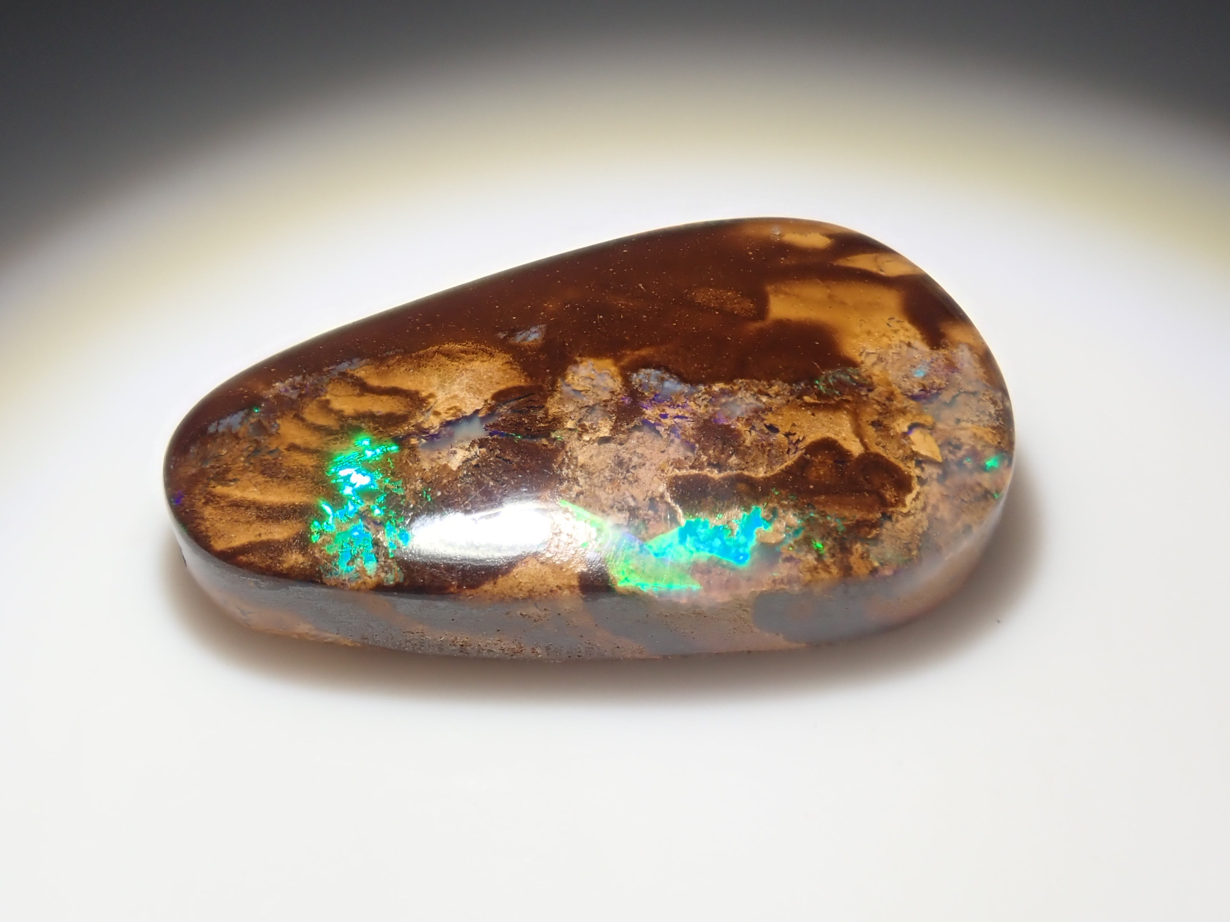 《限定7石》オーストラリア産アイアンオパール1石ルース(平均7ct,10月誕生石オパール)《複数購入割引有》