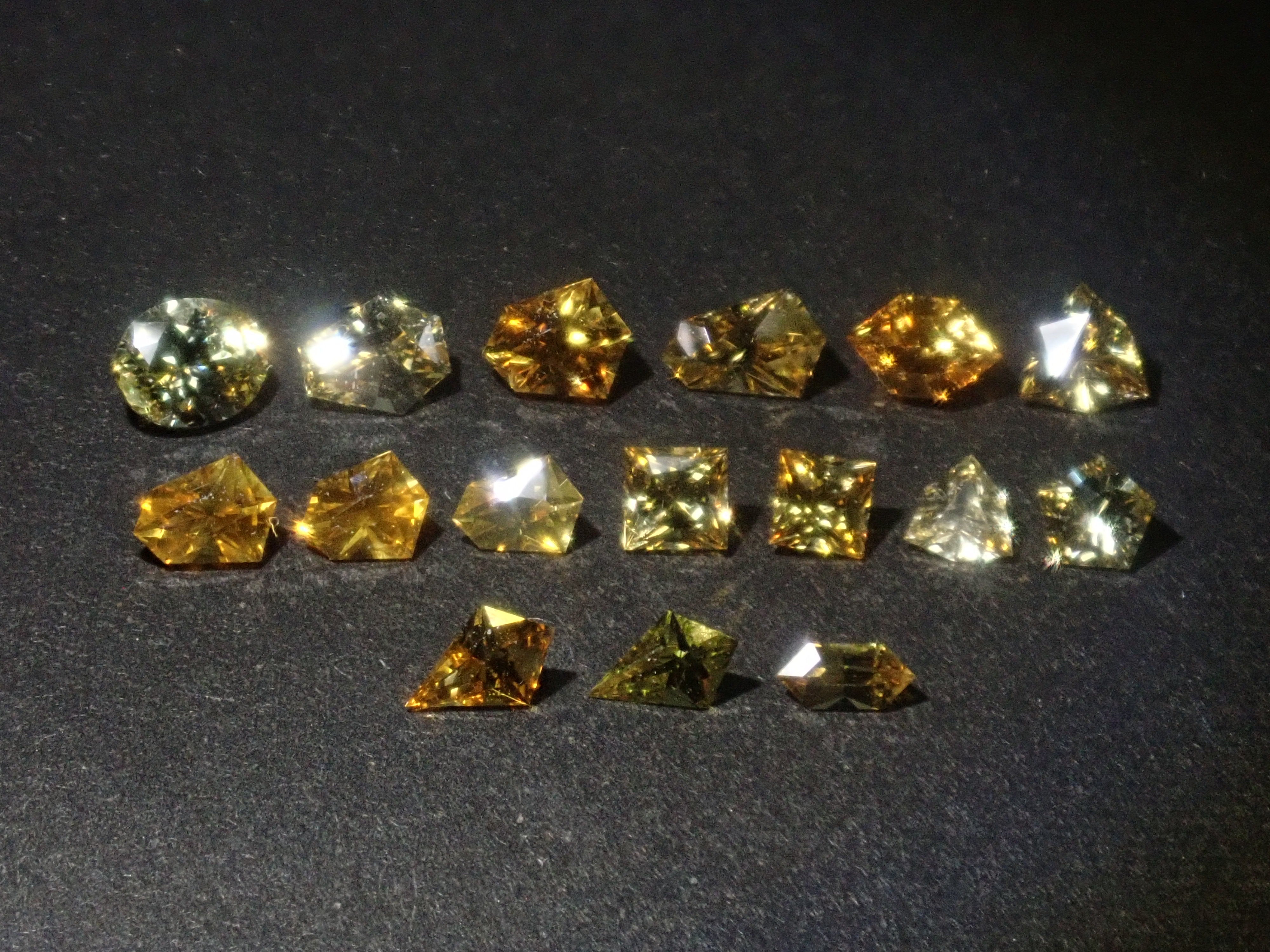 【1/24 22時販売】《限定16石》コーンフラワーブルーAIGS鑑別書付き、ロイヤルブルーサファイア鑑別書付きが当たる(さらに通常5,980円の美しいイエローサファイアのおまけ付き)💎ブルーサファイアガチャ《複数購入割引有》