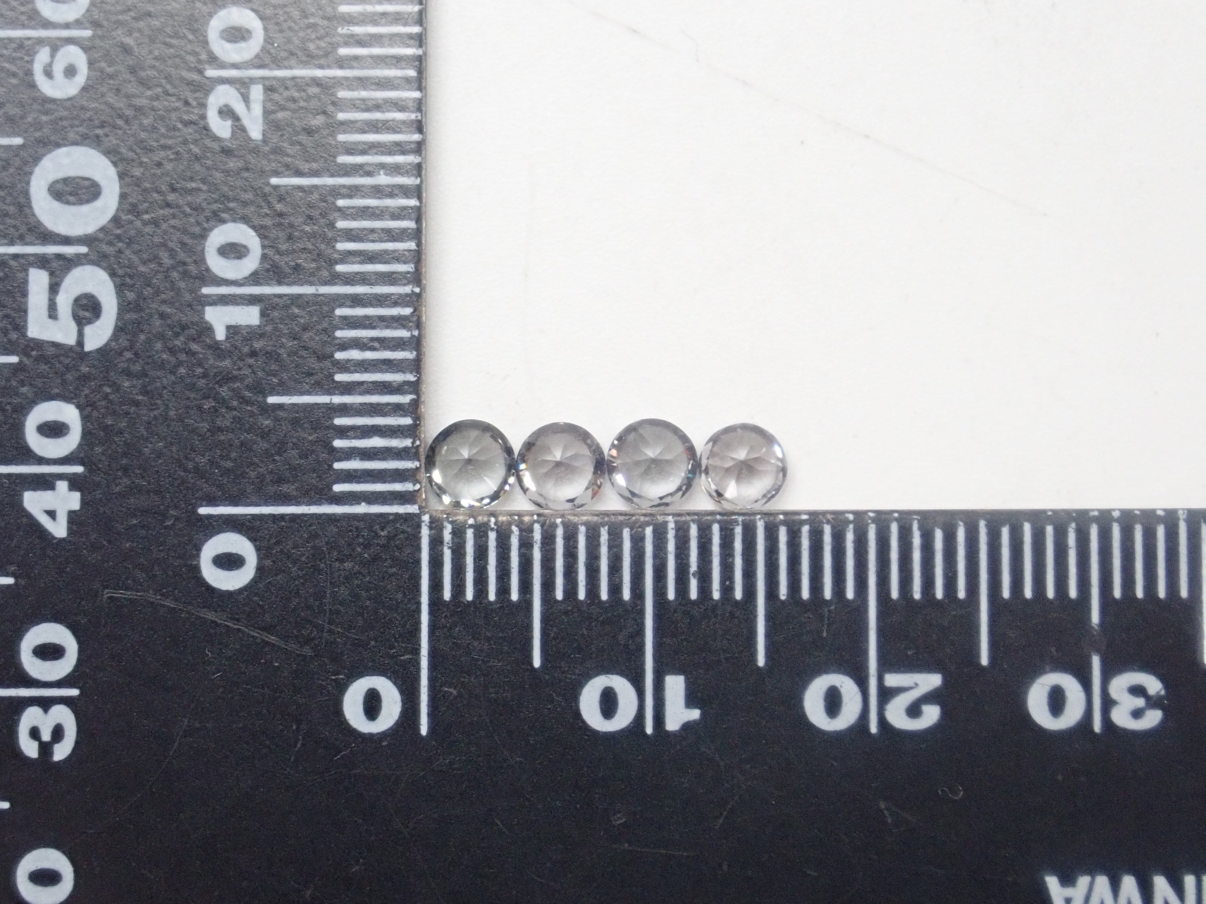《限定8石》ミャンマー産プラチナスピネル1石ルース(4.0mm,ラウンドカット)《複数購入割引有》