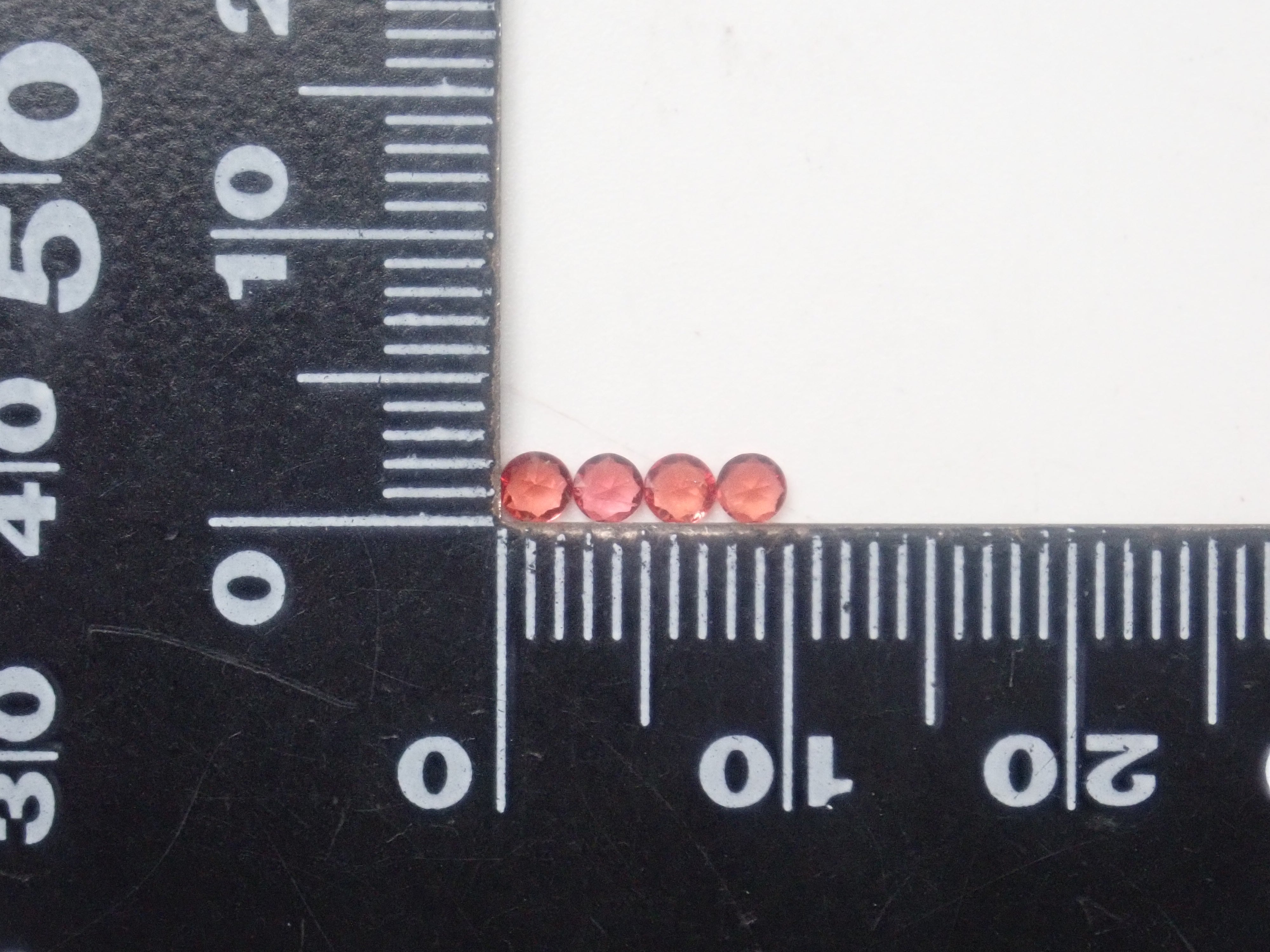 【3月8日晚間10點開始販售】【圖森新品到貨 - 限量4顆】加拿大尤迪亞石,約2.5毫米【多買有優惠】