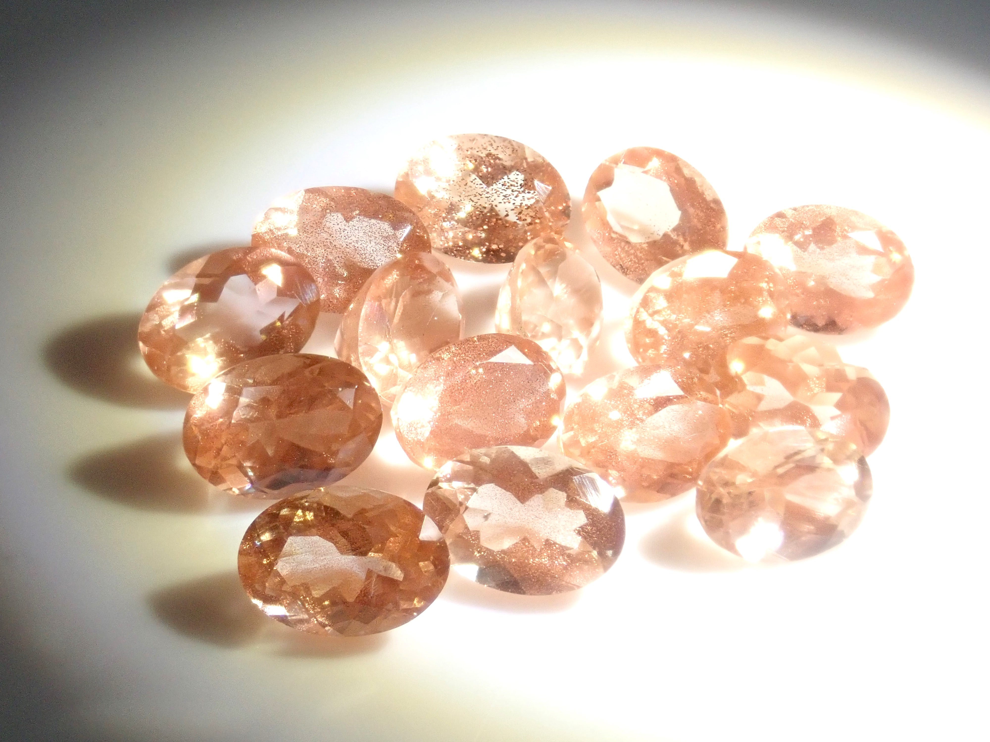 《限量24顆》美國俄勒岡日光石搭配美麗西拉💎(橢圓形切割,5 x 7mm)《多買有折扣》