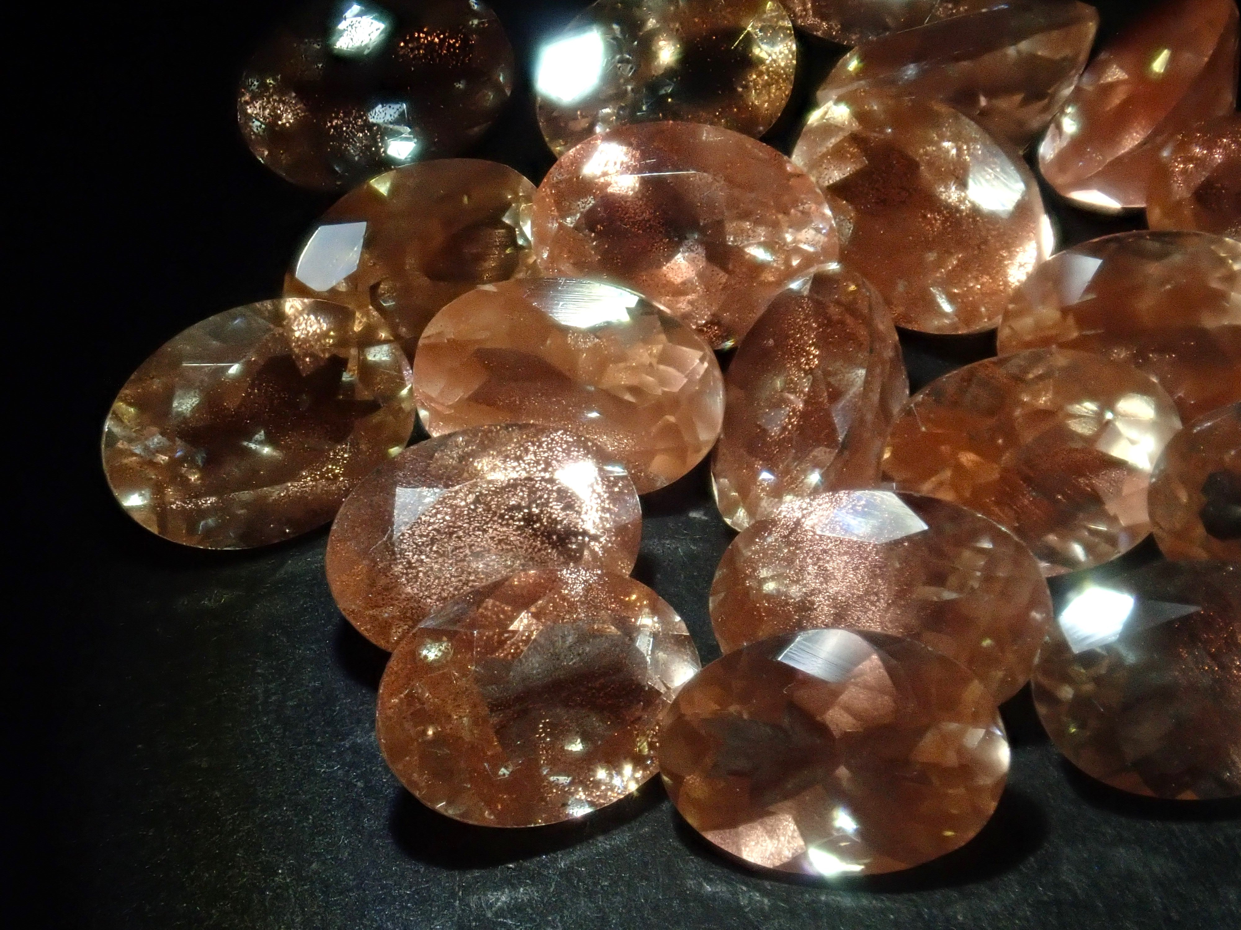 《限量24顆》美國俄勒岡日光石搭配美麗西拉💎(橢圓形切割,5 x 7mm)《多買有折扣》