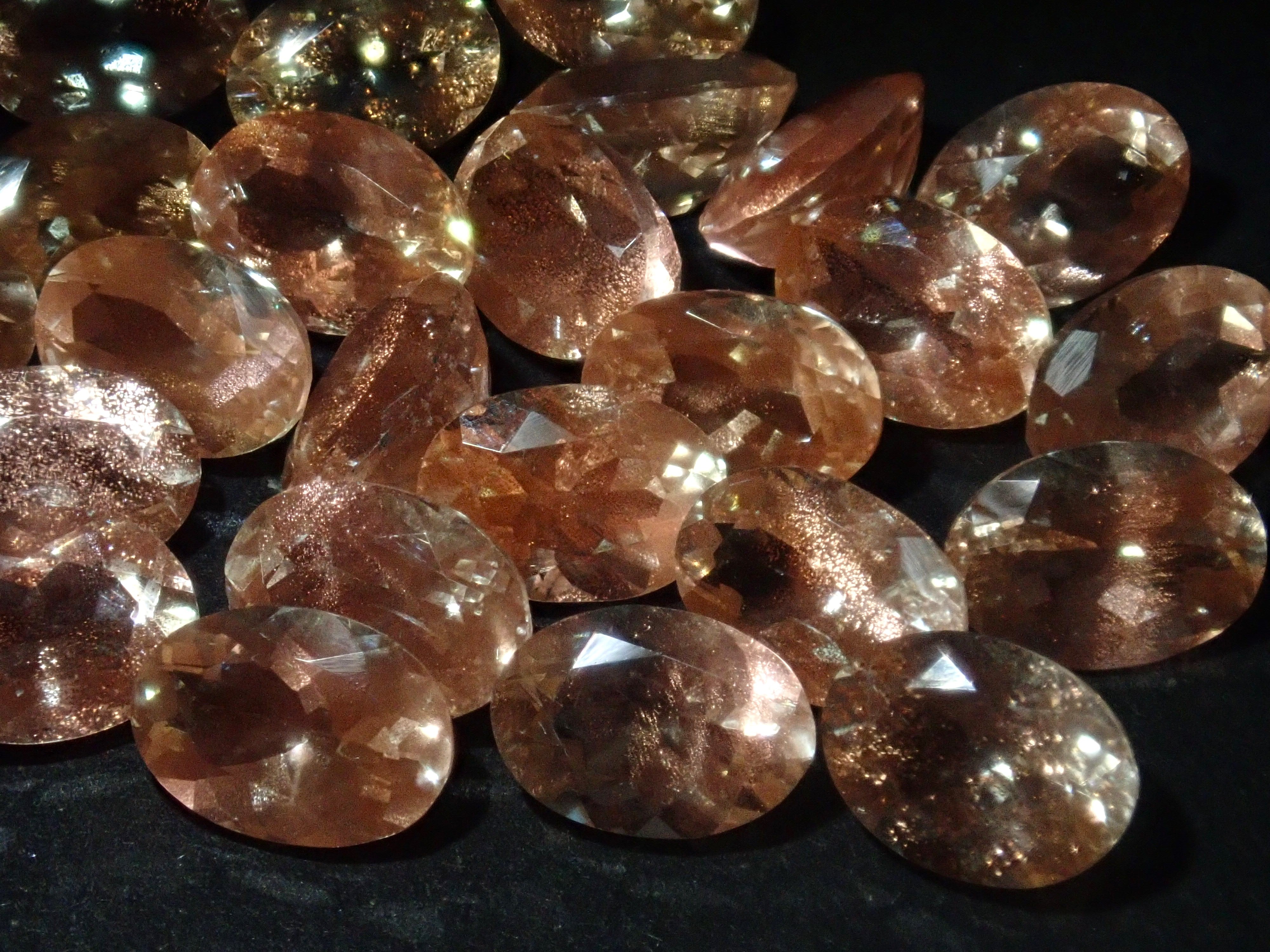 《限量24顆》美國俄勒岡日光石搭配美麗西拉💎(橢圓形切割,5 x 7mm)《多買有折扣》
