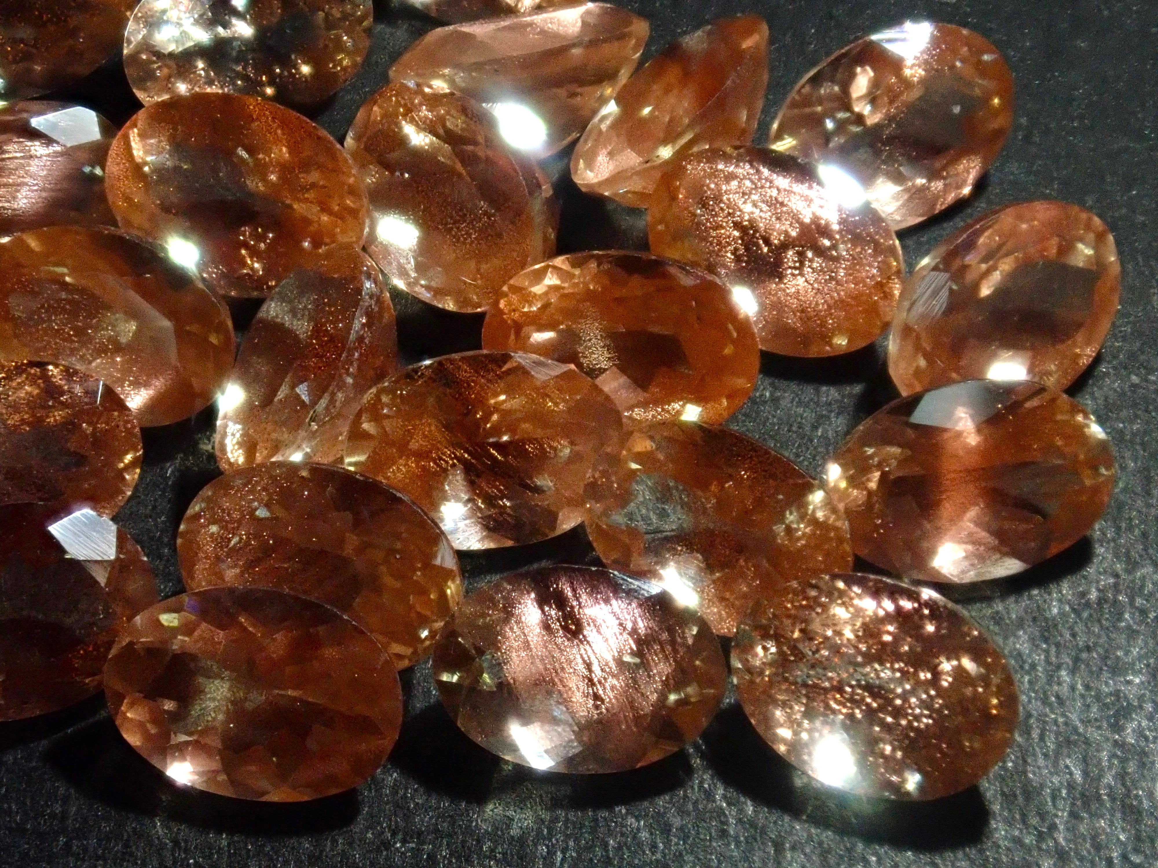 《限量24顆》美國俄勒岡日光石搭配美麗西拉💎(橢圓形切割,5 x 7mm)《多買有折扣》