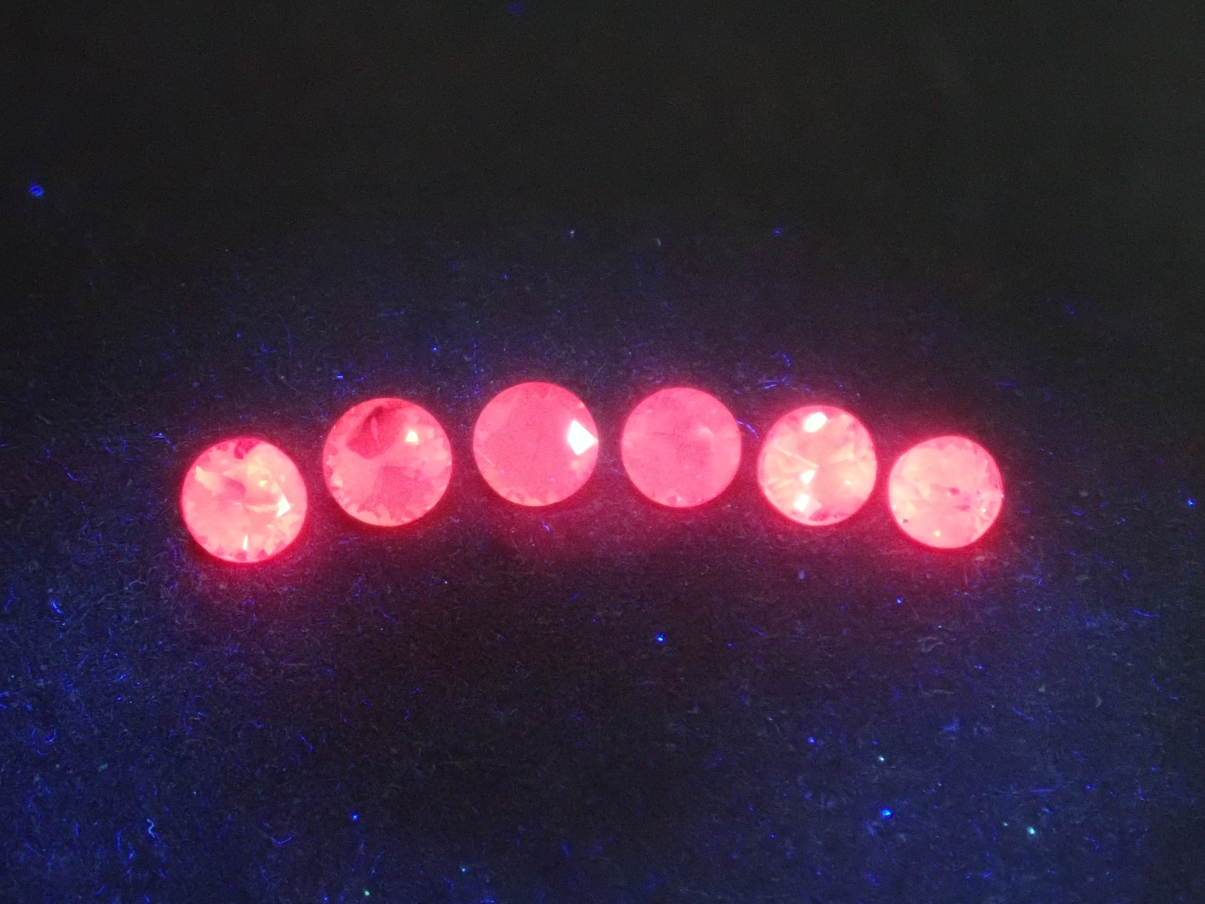 【1/30 22時販売】《限定6石》ベトナム産シルキーピンクサファイア(サンジェ氏カット,ラウンド,3.0~3.3mm)ガチャ《複数購入割引有》