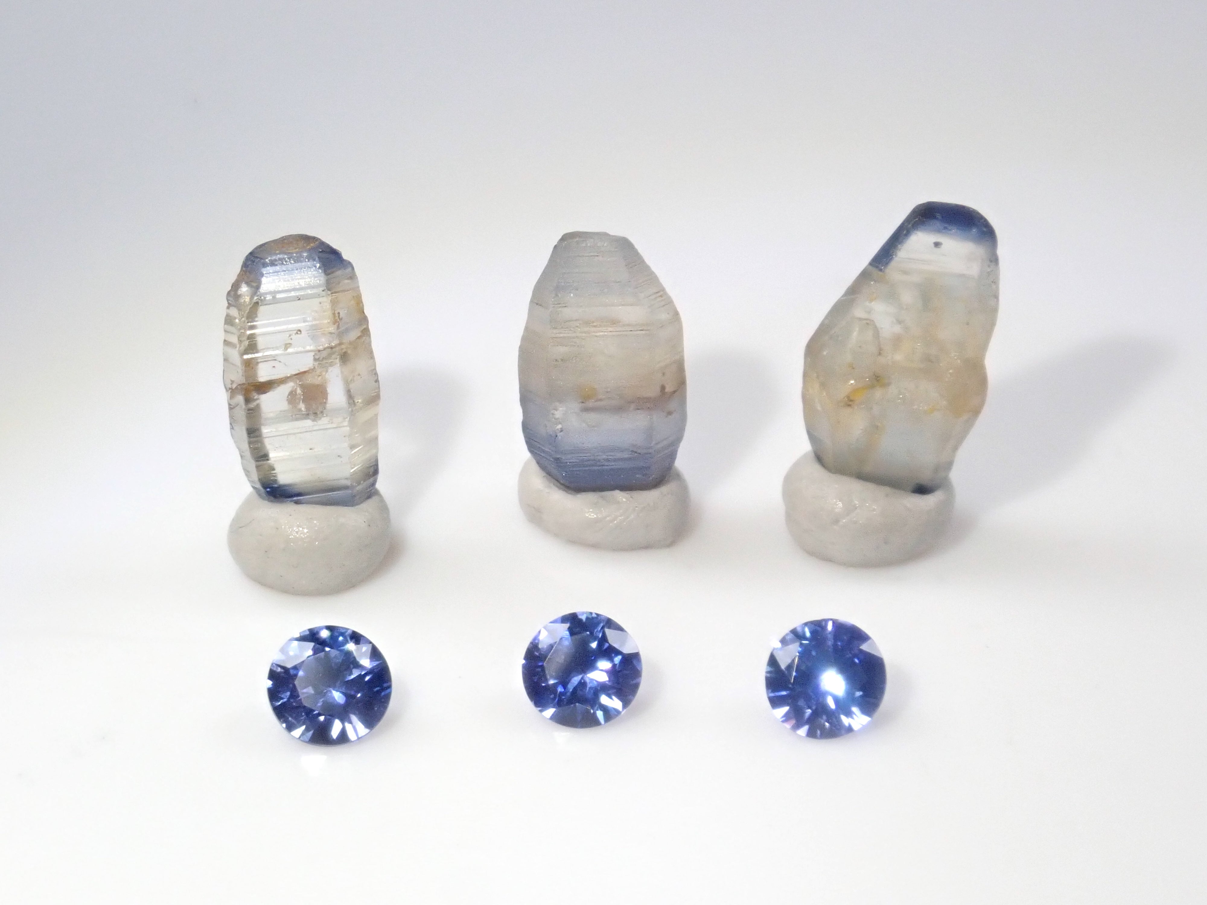 《限定9セット》スリランカ産サファイア(3.0-3.5mm,ラウンドカット)・スリランカ産グラスボディ2石セット《複数購入割引有り》