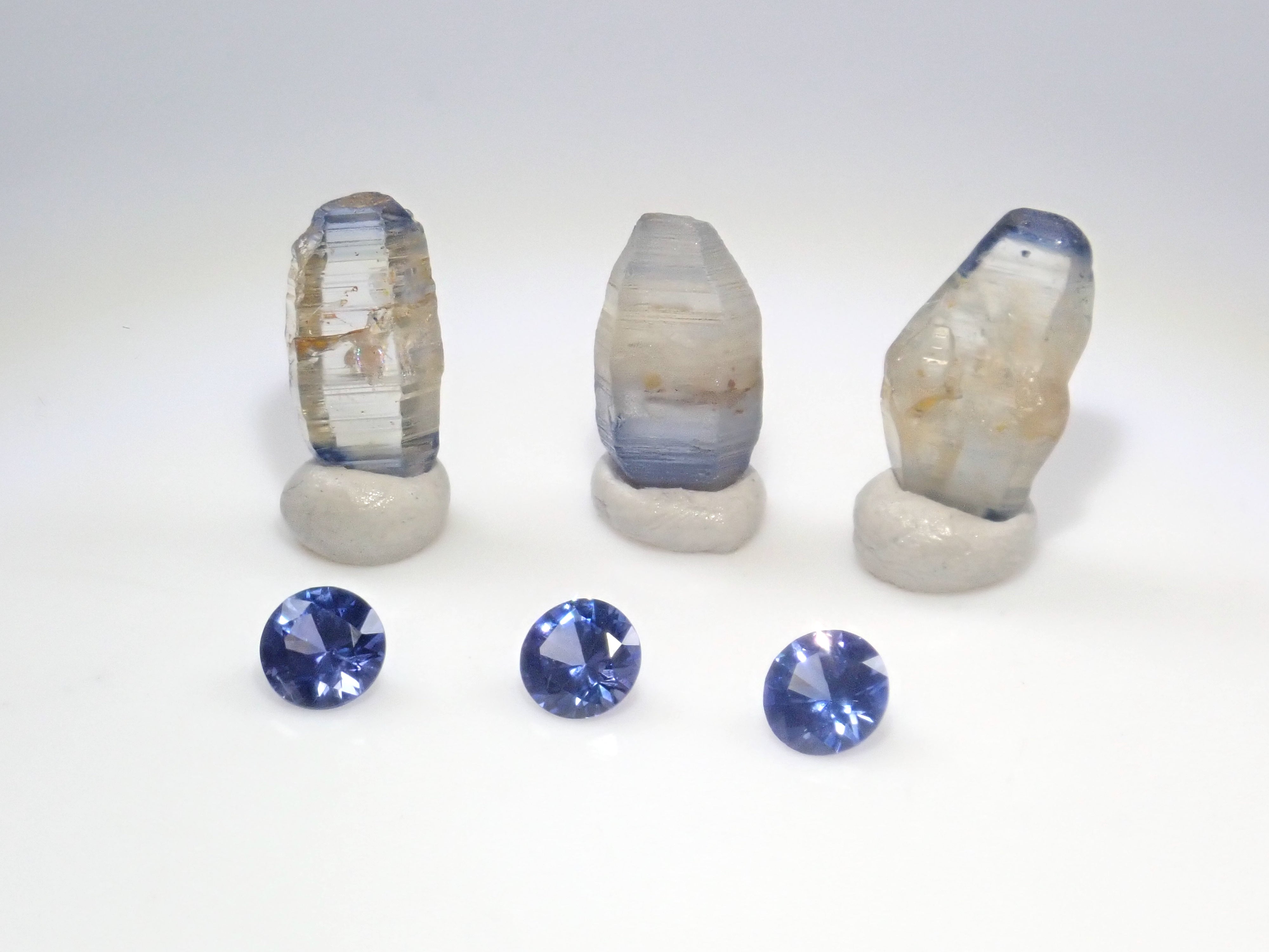 《限定9セット》スリランカ産サファイア(3.0-3.5mm,ラウンドカット)・スリランカ産グラスボディ2石セット《複数購入割引有り》