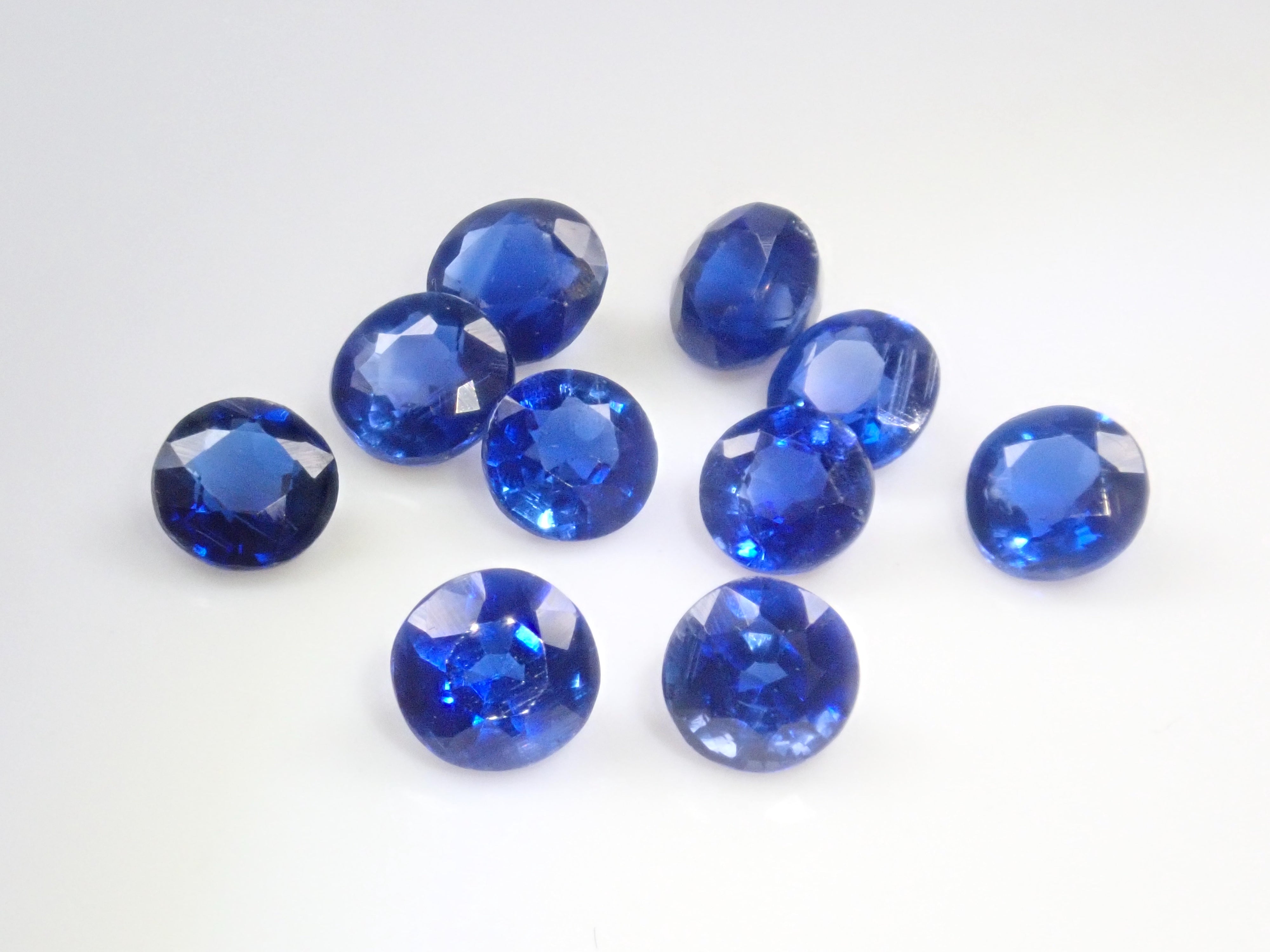 ネパール産カイヤナイト1石ルース(ロイヤルブルーカラー,4mm,ラウンドカット)《複数購入割引有》