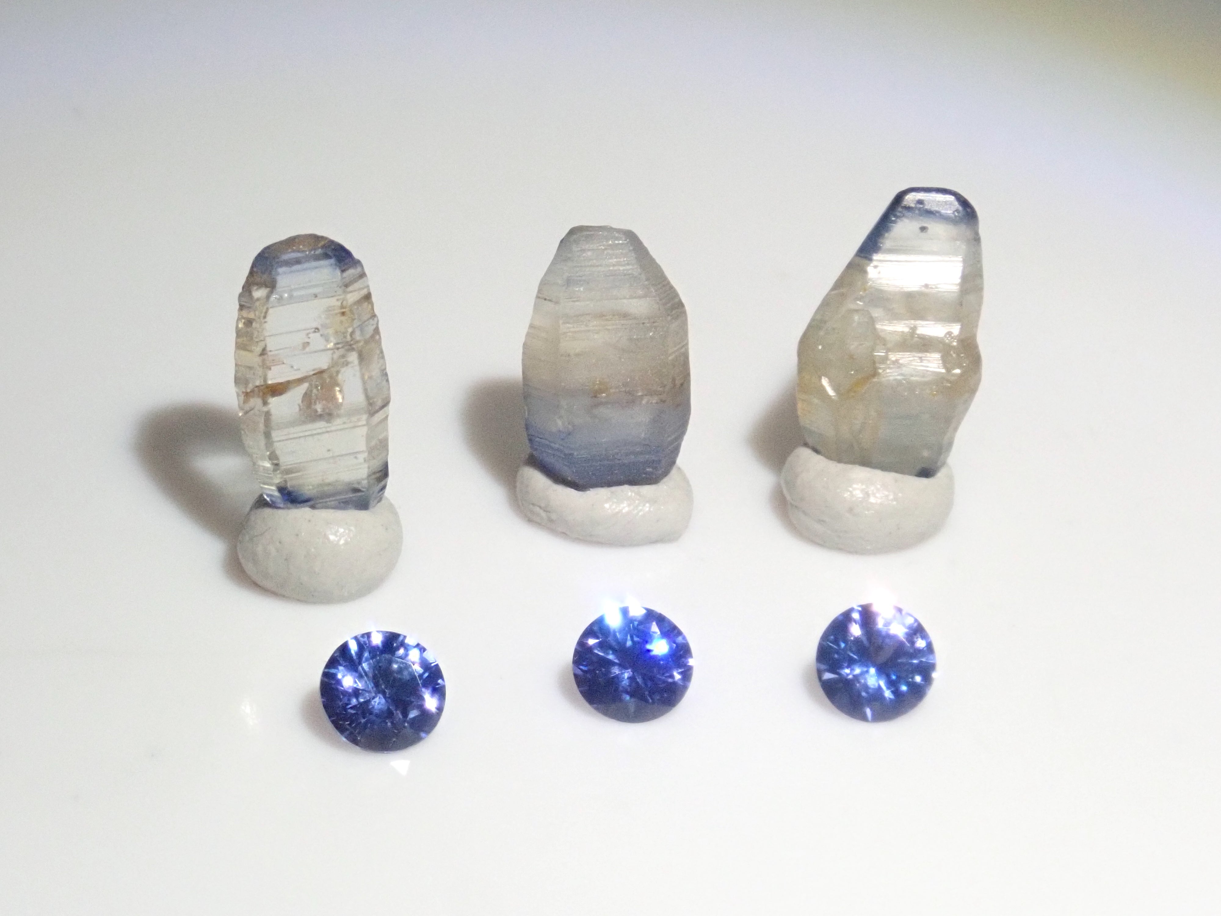 《限定9セット》スリランカ産サファイア(3.0-3.5mm,ラウンドカット)・スリランカ産グラスボディ2石セット《複数購入割引有り》