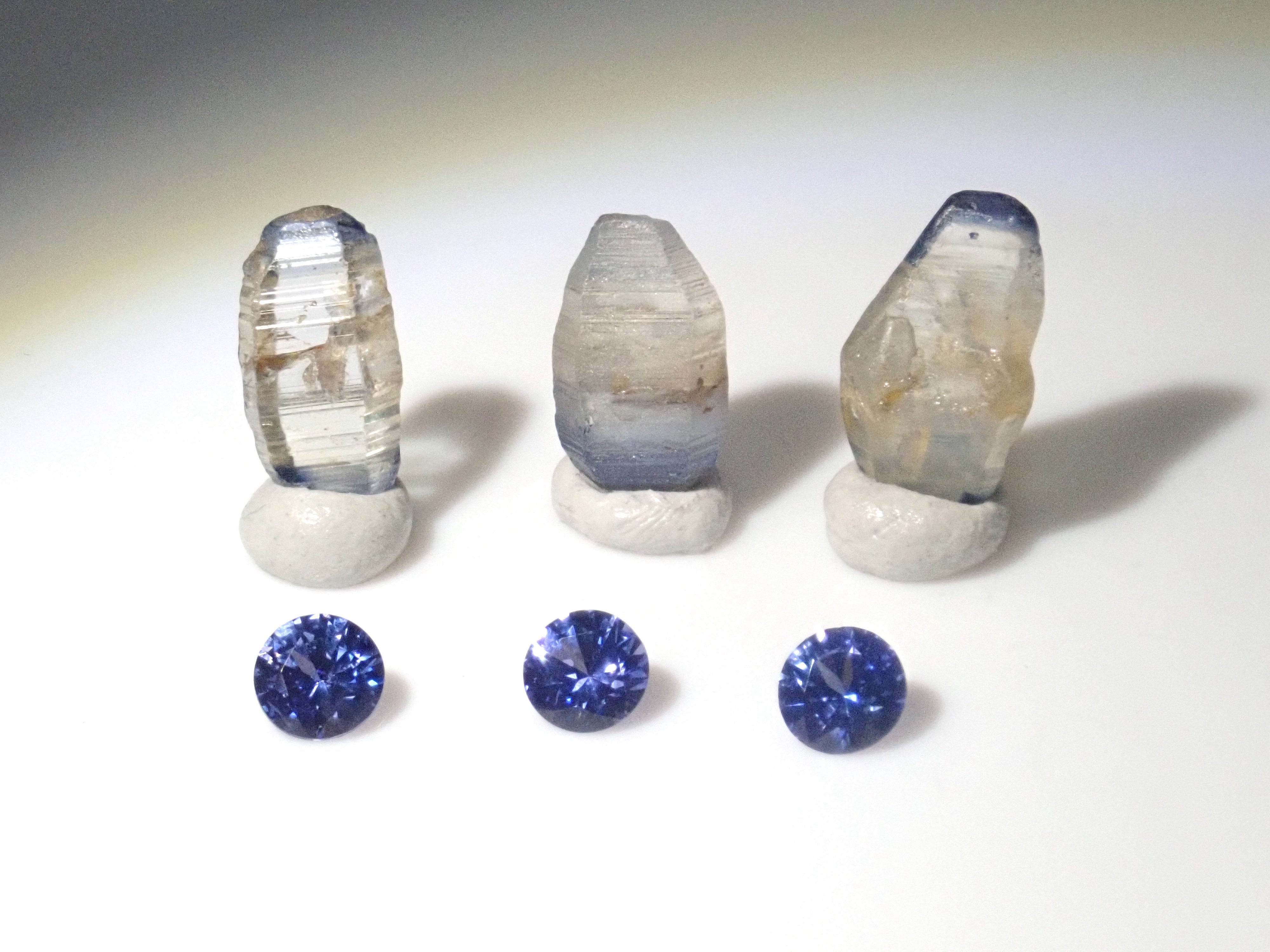 《限定9セット》スリランカ産サファイア(3.0-3.5mm,ラウンドカット)・スリランカ産グラスボディ2石セット《複数購入割引有り》